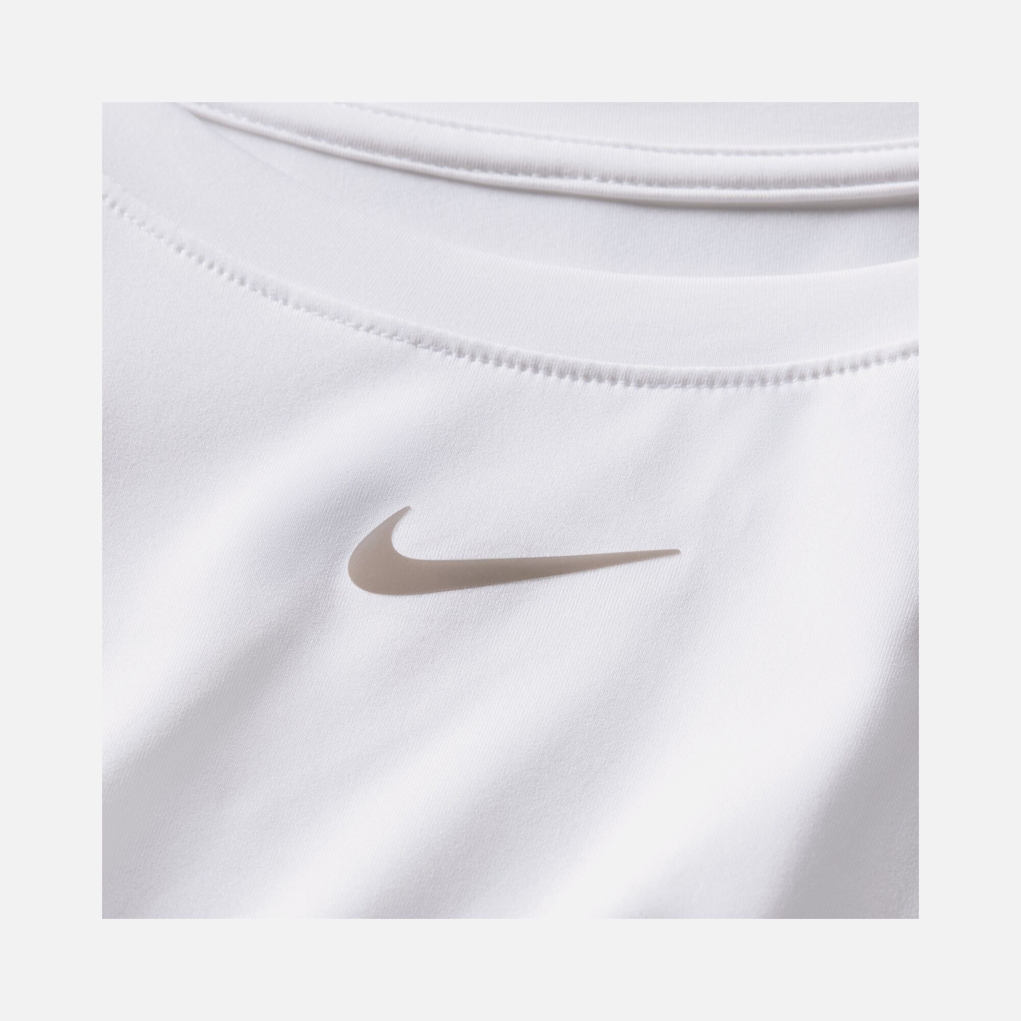 Nike One Classic Dri-Fit Short-Sleeve Training (Plus Size) Kadın Tişört