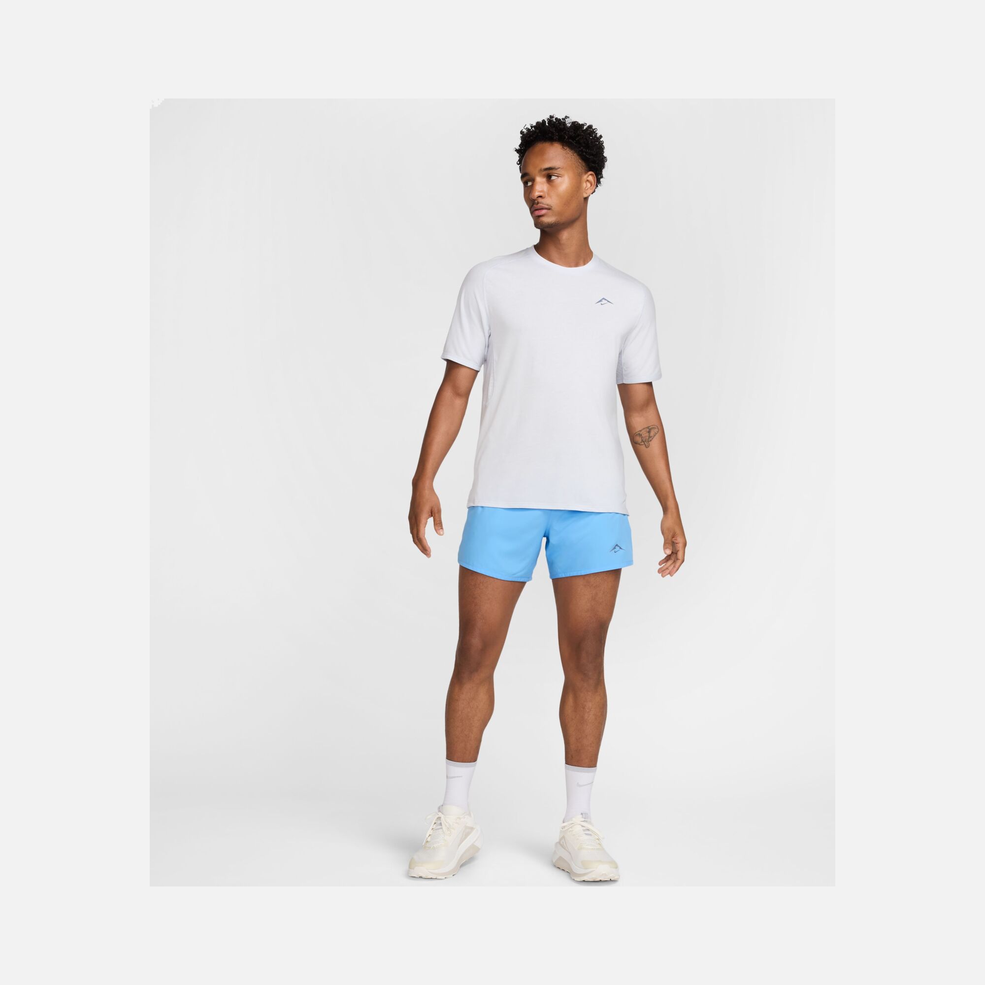 Nike Dri-Fit ADV Solar Chase Trail Running Short-Sleeve Erkek Tişört