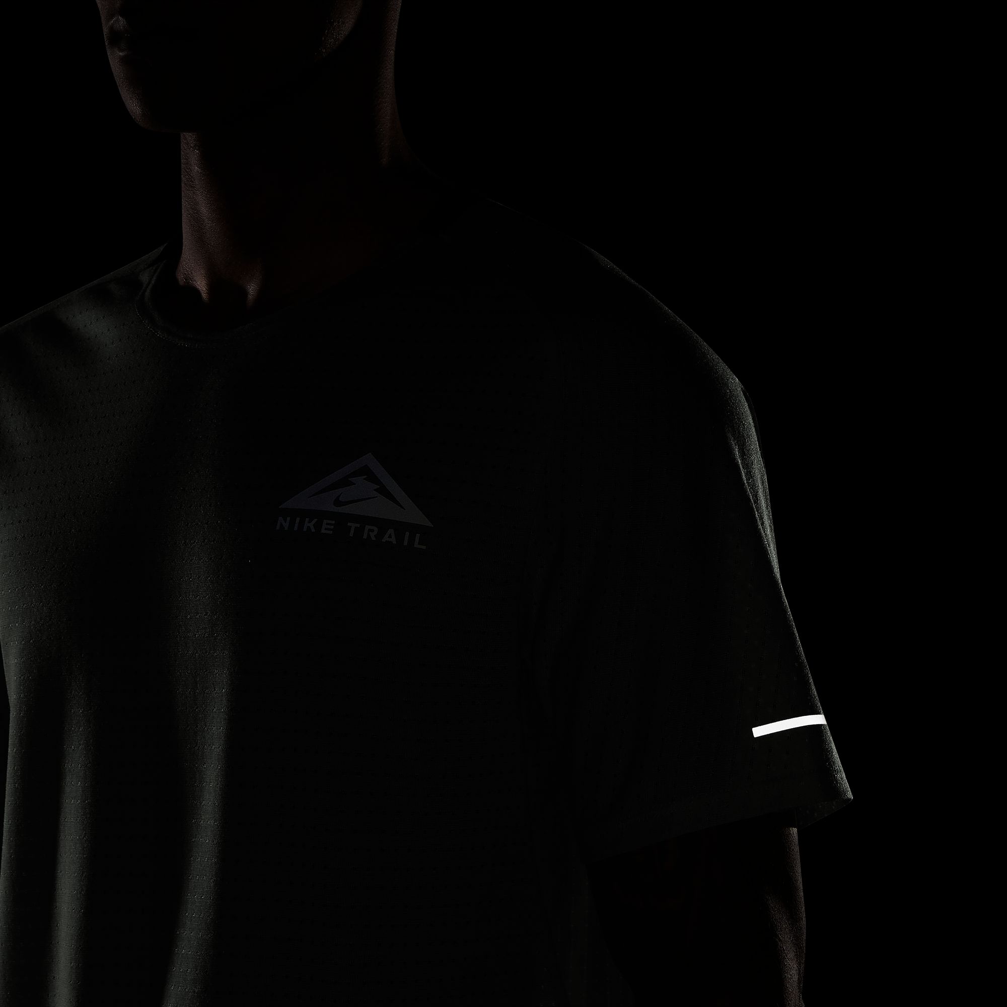 Nike Dri-Fit Trail Solar Chase Running Short-Sleeve Erkek Tişört