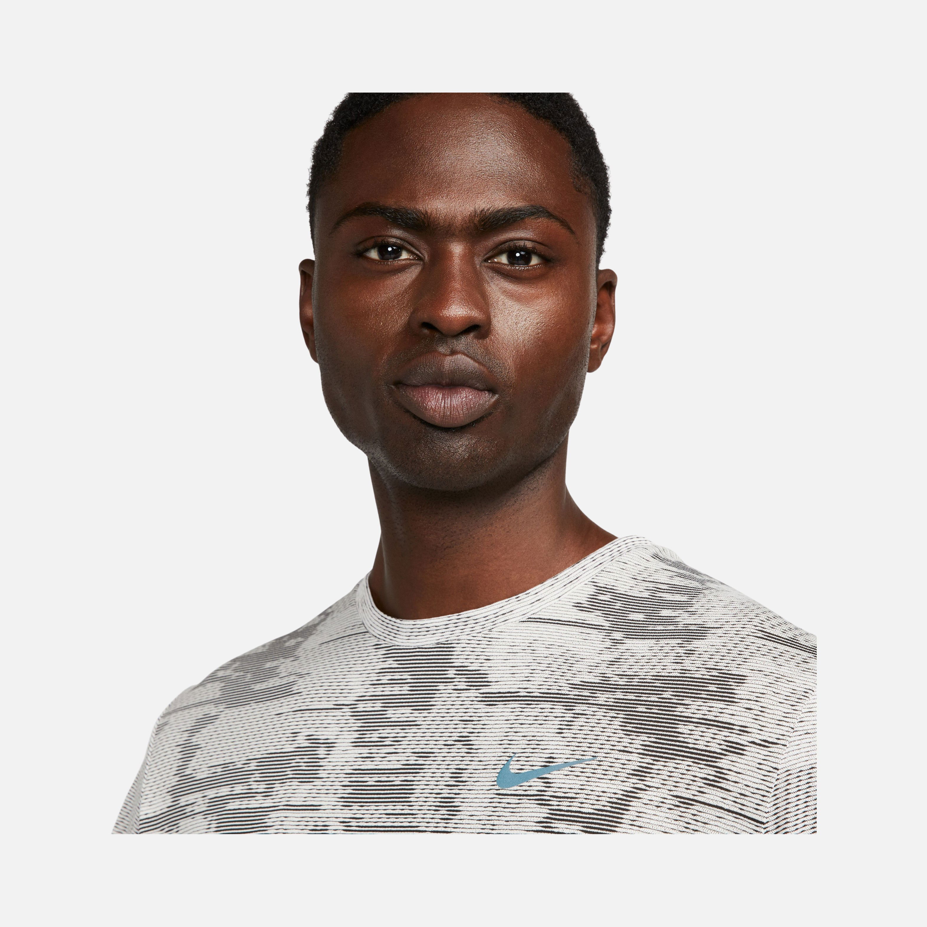 Nike Dri-Fit ADV Run Division Techknit Running Short-Sleeve Erkek Tişört