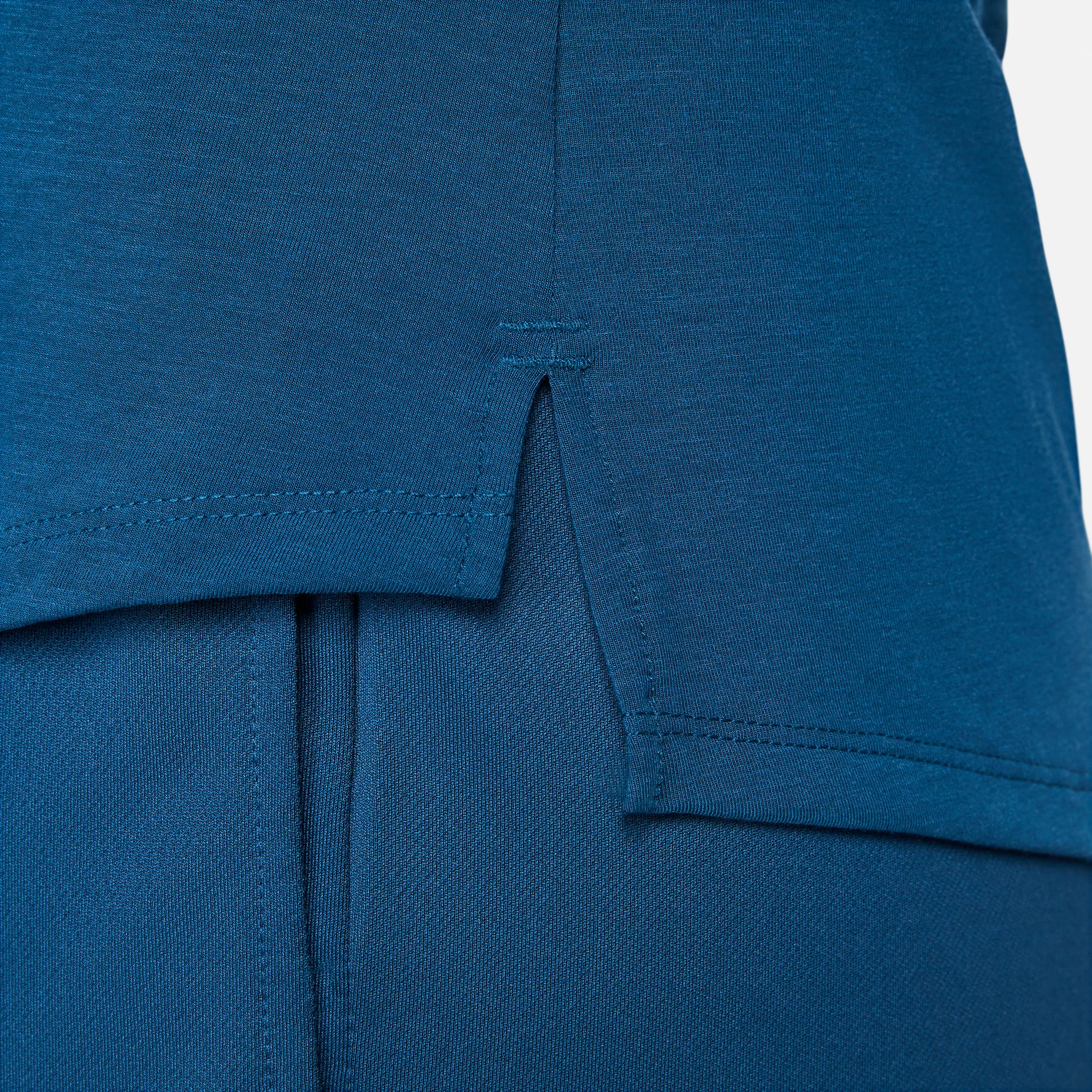 Nike Dri-Fit One Luxe Standard Fit Short-Sleeve Kadın Tişört