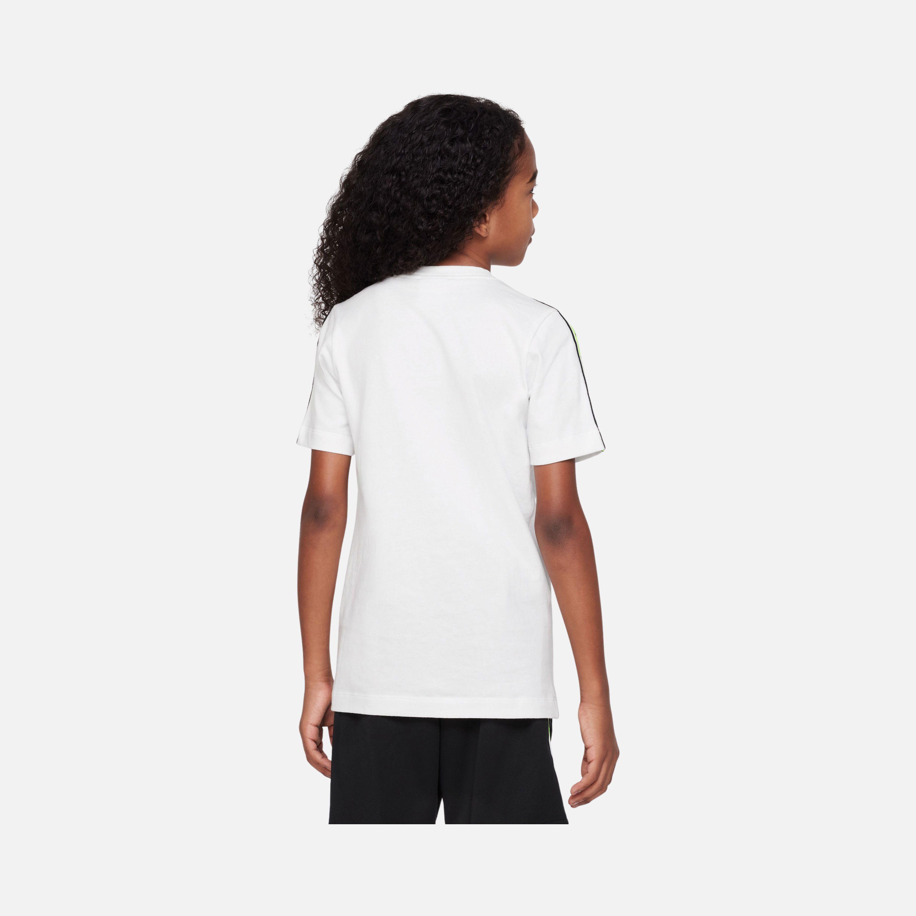 Nike Sportswear Repeat Older (Boys') Short-Sleeve Çocuk Tişört