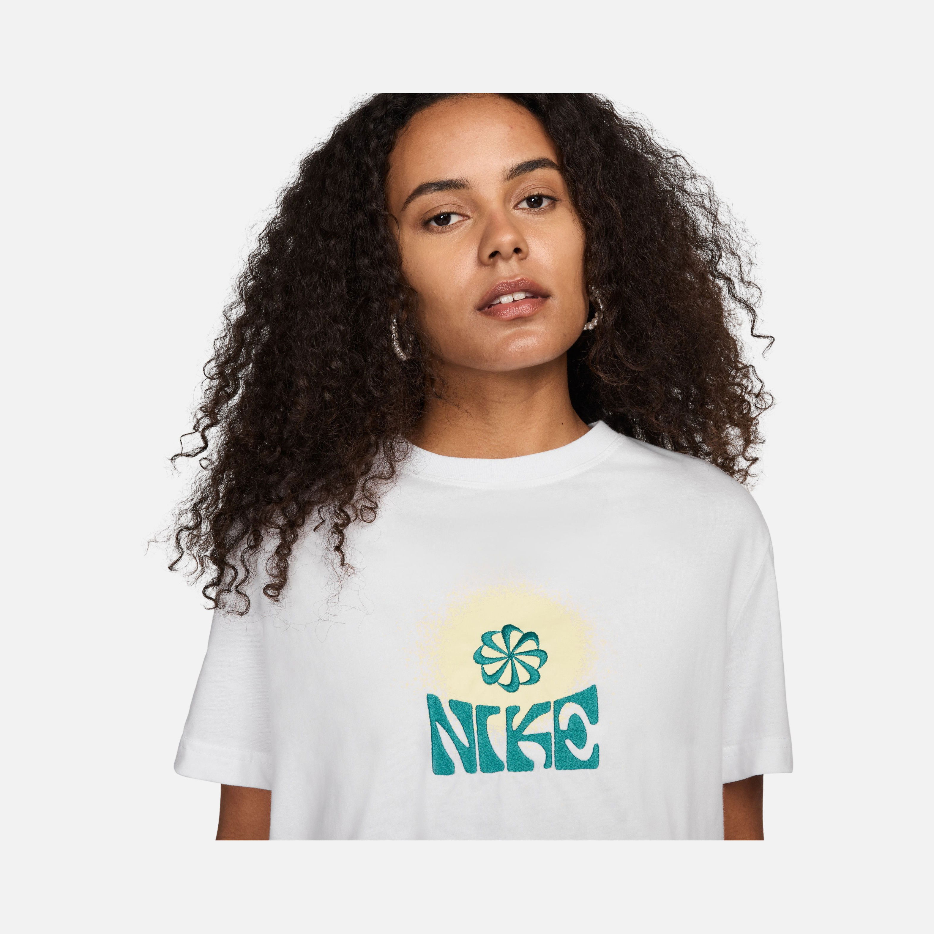 Nike Sportswear Essentials OC1 Eday Short-Sleeve Kadın Tişört