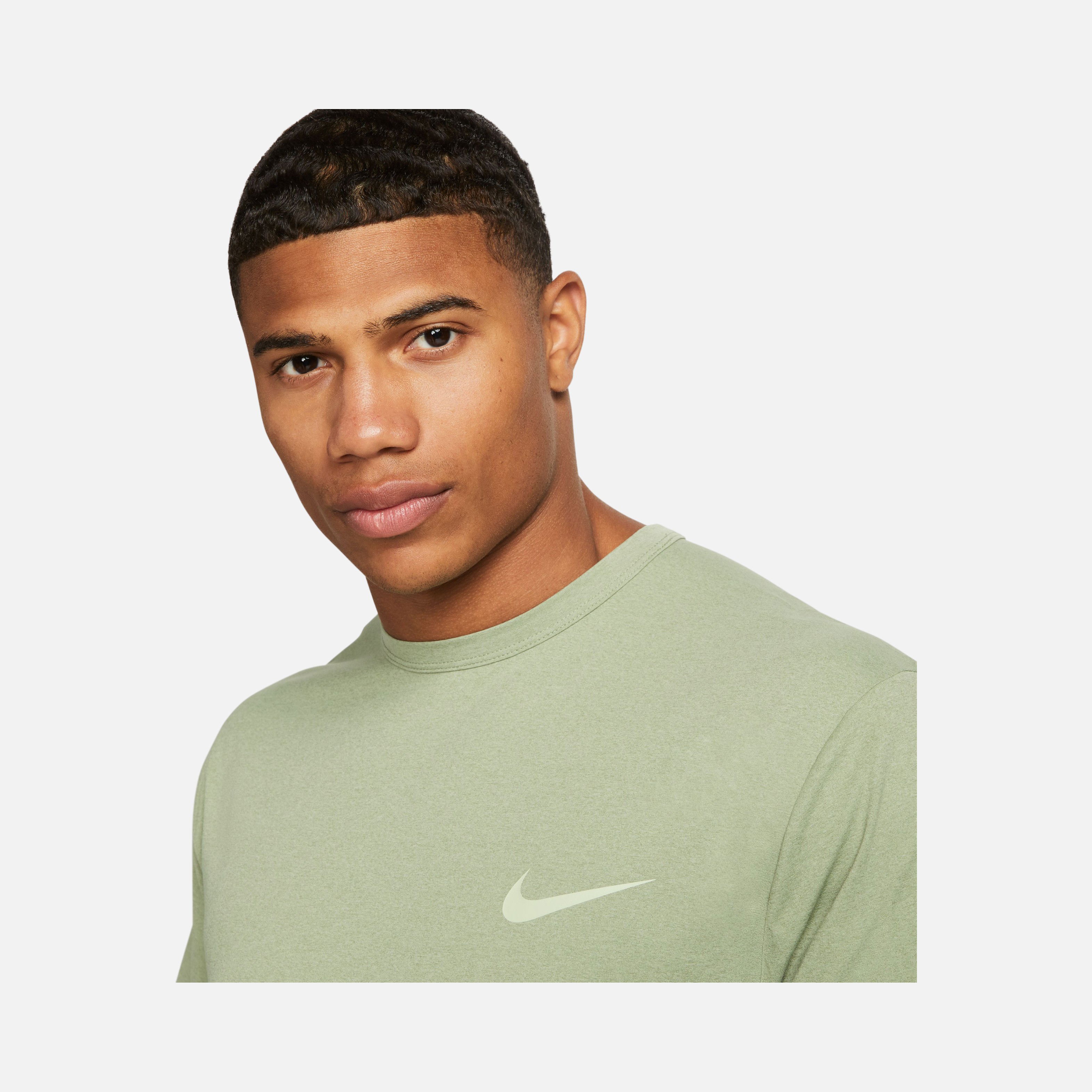 Nike Dri-Fit UV Hyverse Fitness Short-Sleeve Erkek Tişört