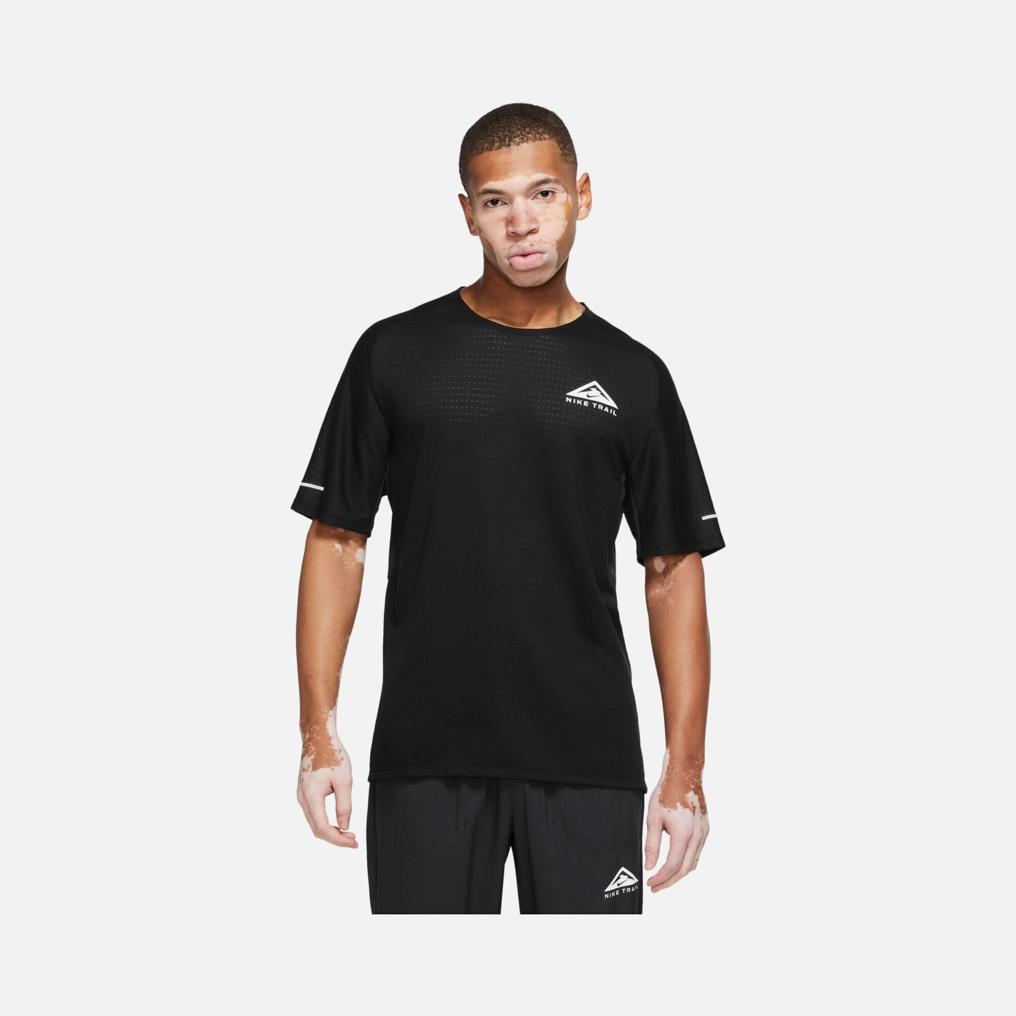 Nike Dri-Fit Trail Solar Chase Running Short-Sleeve Erkek Tişört