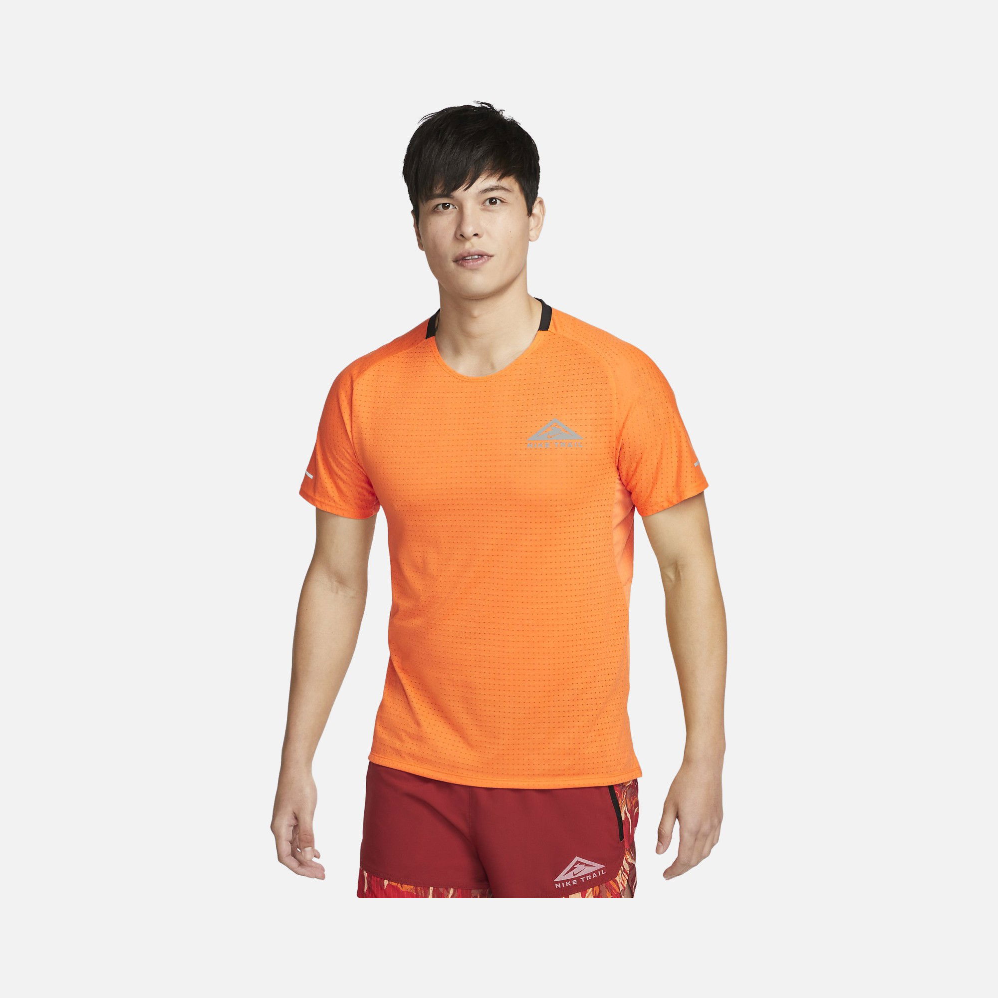 Nike Dri-Fit Trail Solar Chase Running Short-Sleeve Erkek Tişört