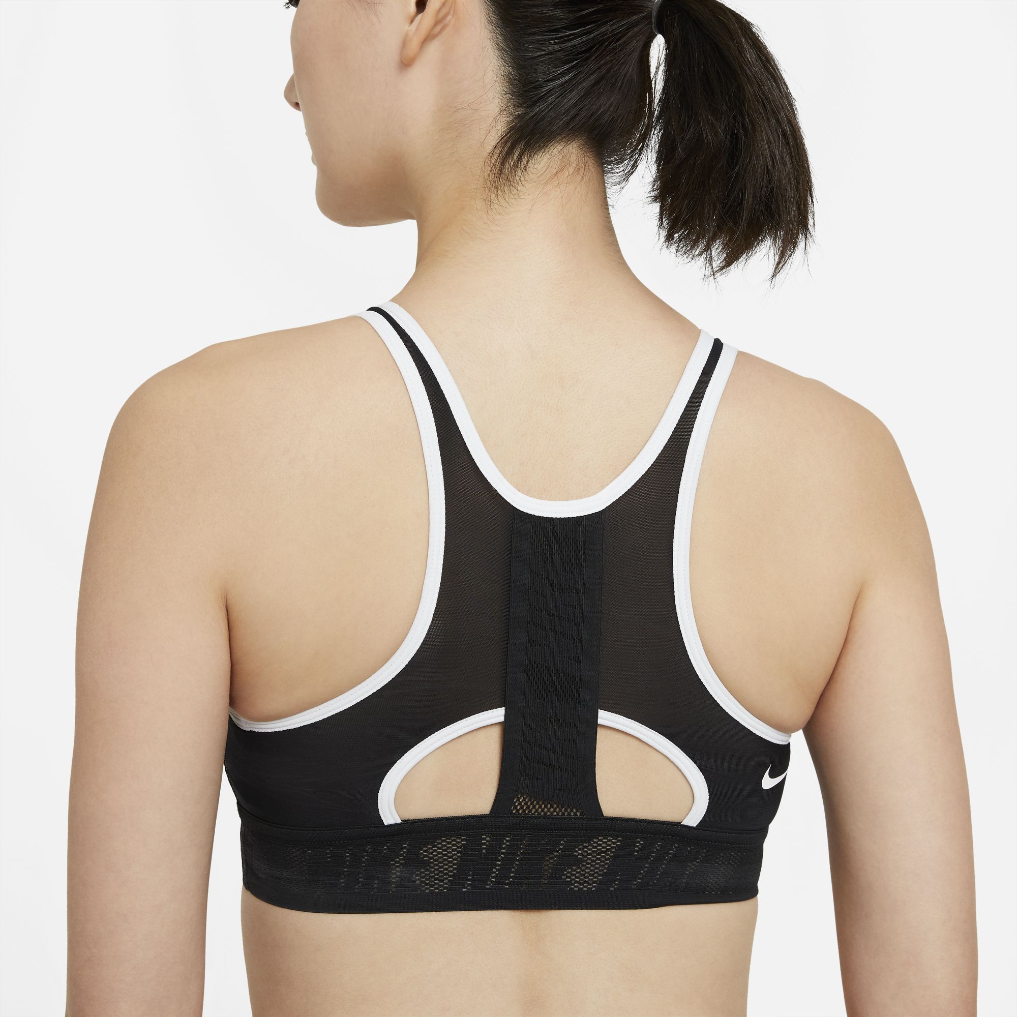 Nike Swoosh UltraBreathe Medium-Support Padded Training Kadın Bra