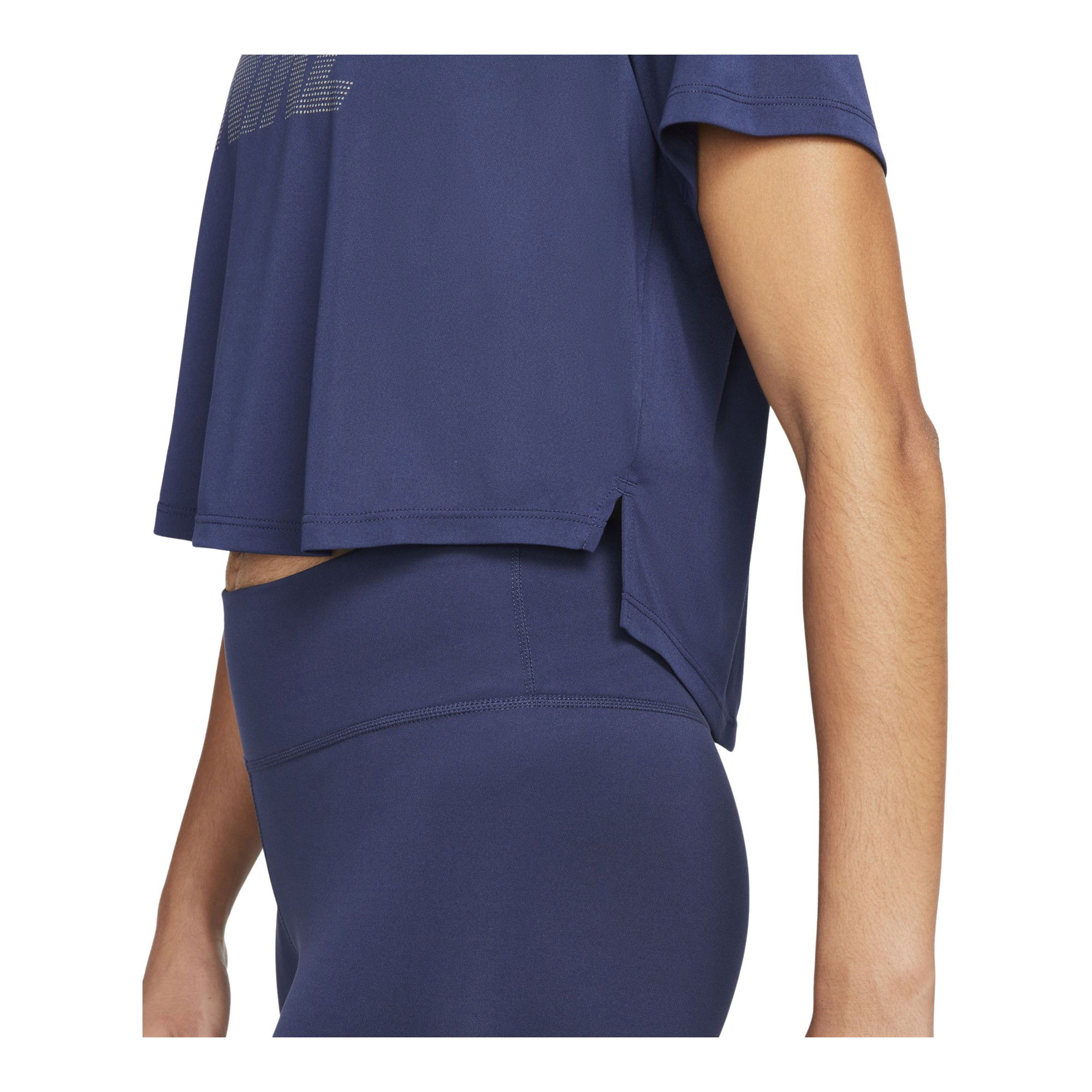 Nike Dri-Fit One Standard Fit Graphic Short-Sleeve Kadın Tişört