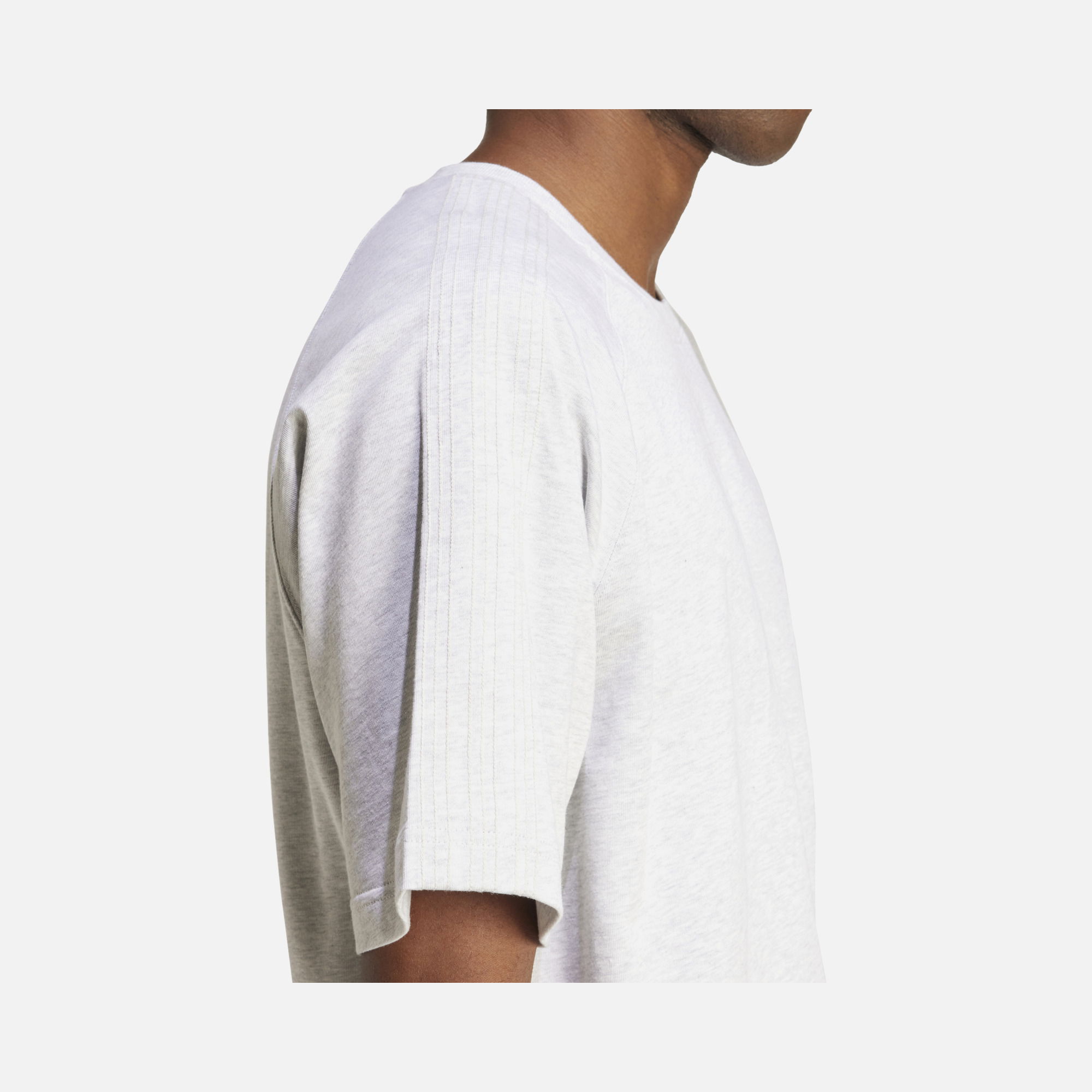 adidas Originals Premium Essentials Small Trefoil Logo Embroidered on Chest Loose Cut Short-Sleeve Erkek Tişört