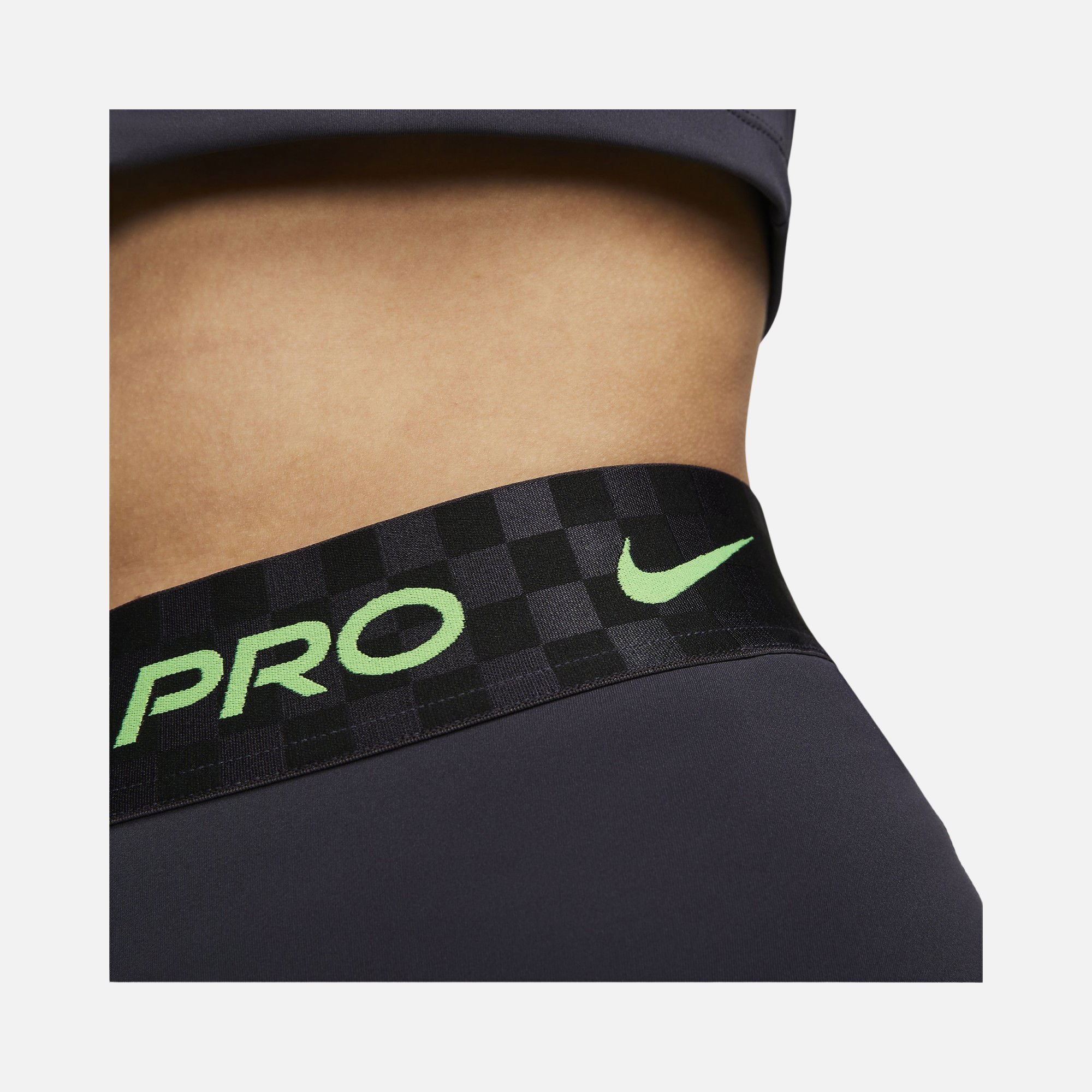 Nike Pro Dri-Fit Mid-Rise 8cm (approx.) Graphic Training Kadın Şort