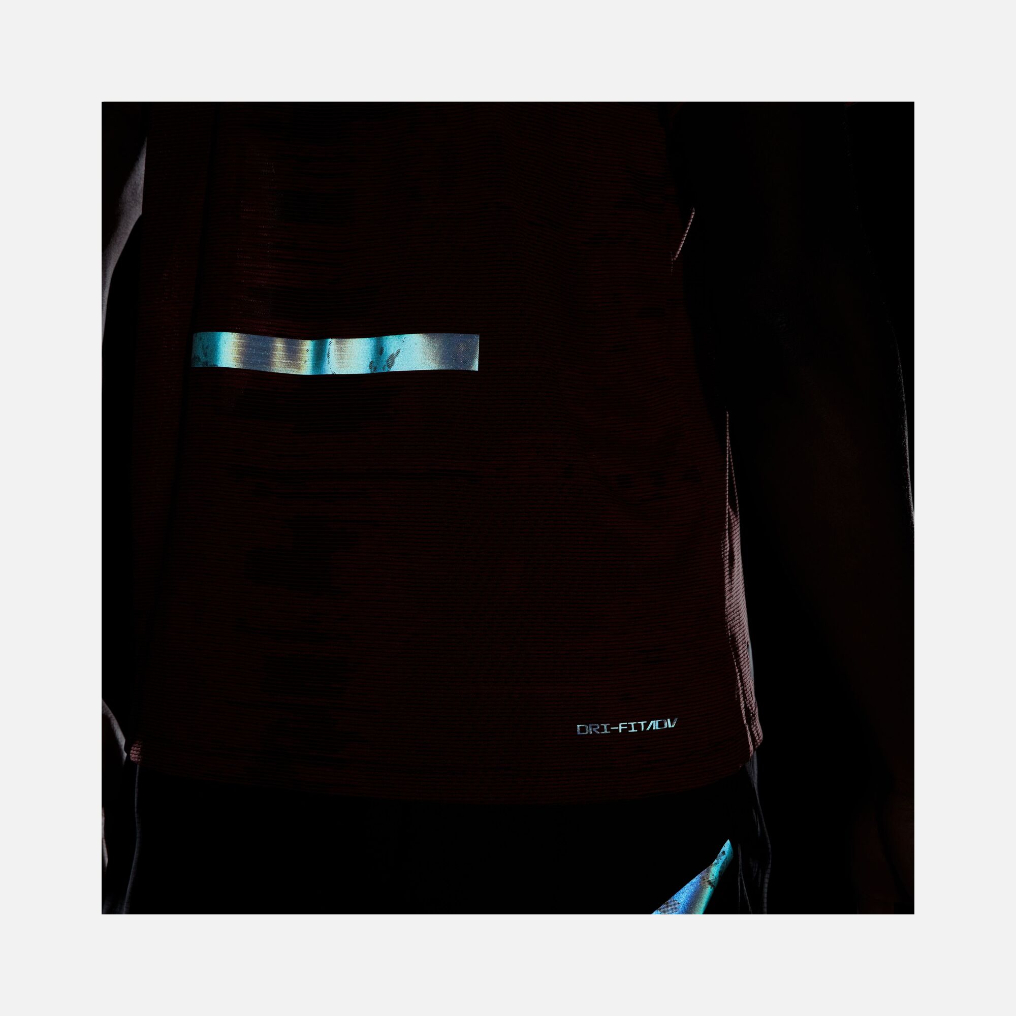 Nike Dri-Fit ADV Run Division Techknit Running Short-Sleeve Erkek Tişört