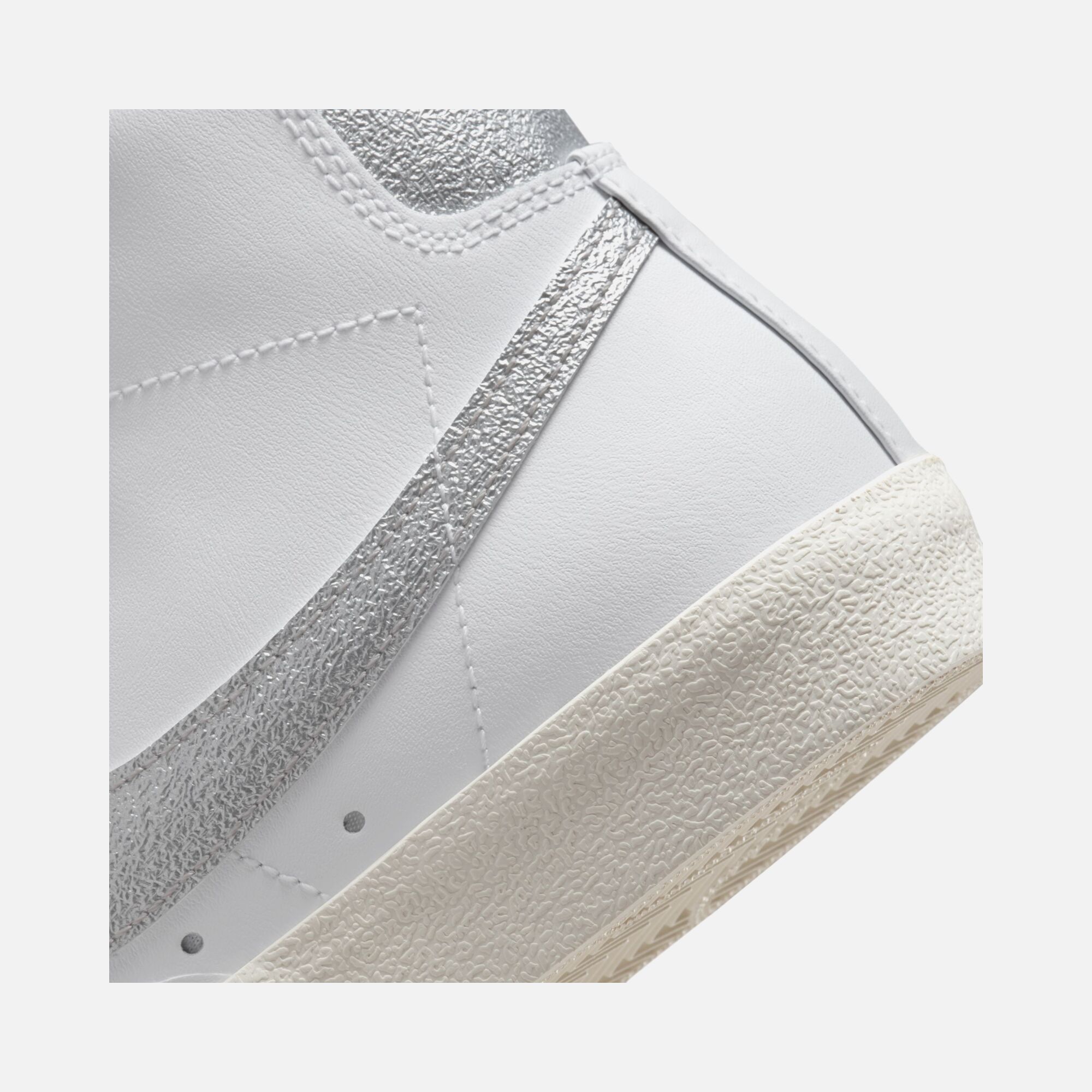 Nike Blazer Mid '77 Essentials Kadın Spor Ayakkabı