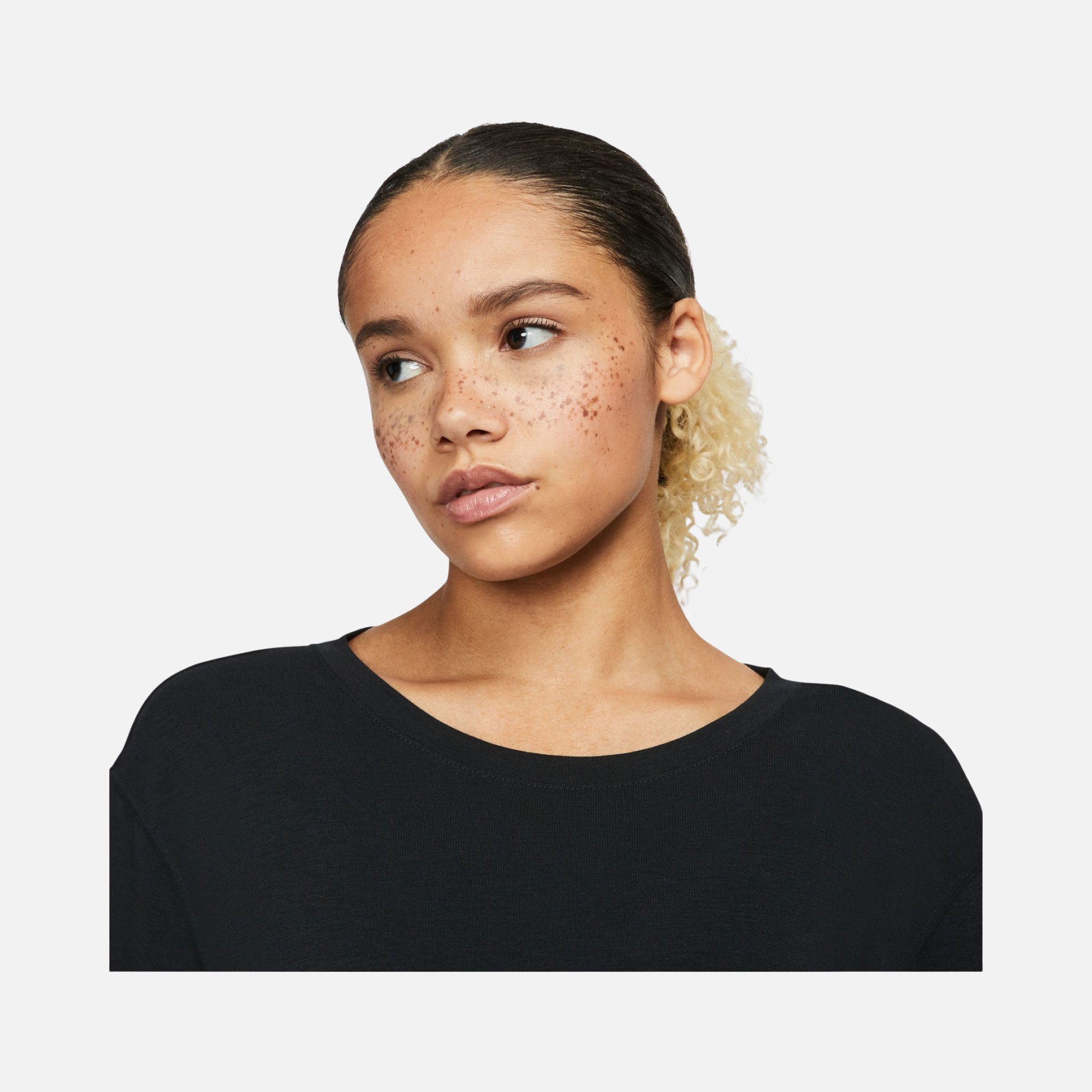 Nike Yoga Dri-Fit Training Short-Sleeve Kadın Tişört