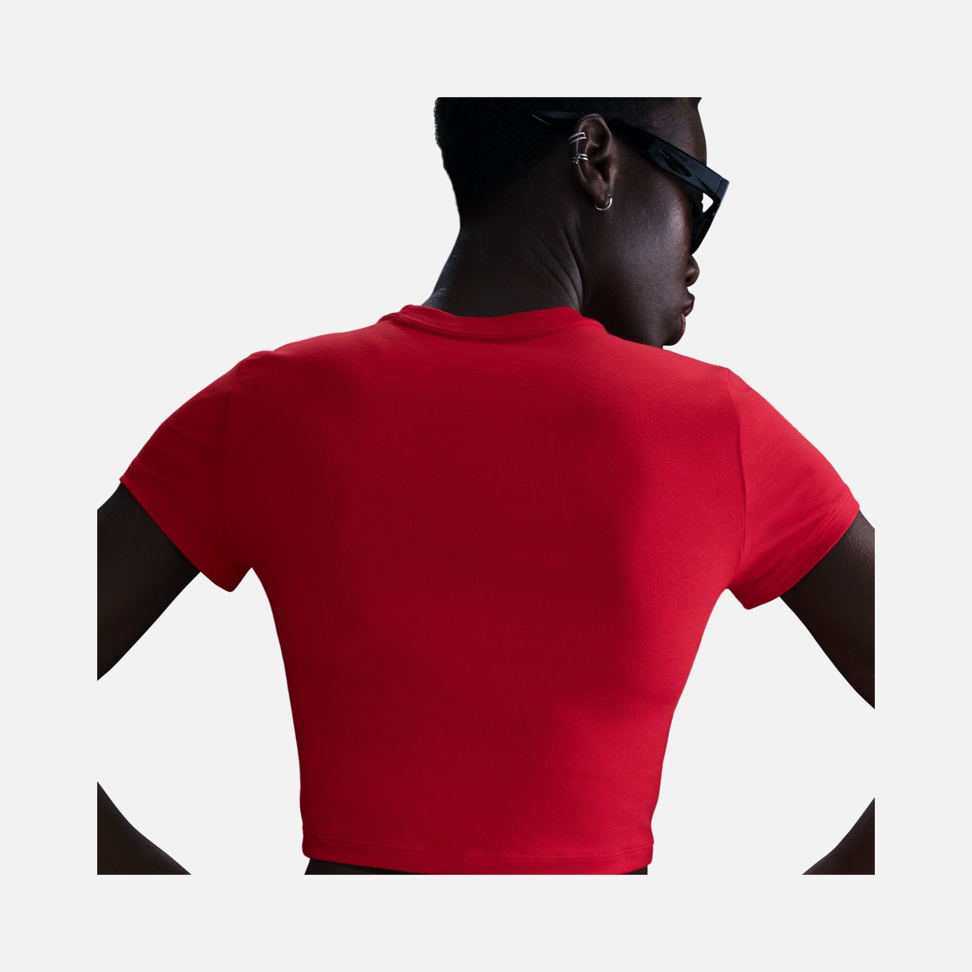 Nike Sportswear Chill Knit Vday Abbreviated Short-Sleeve Kadın Tişört