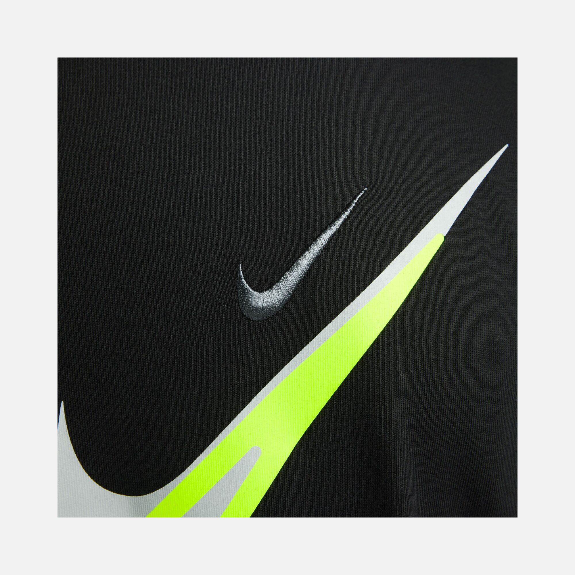 Nike Sportswear ''Triple Swoosh Graphic'' Short-Sleeve Erkek Tişört