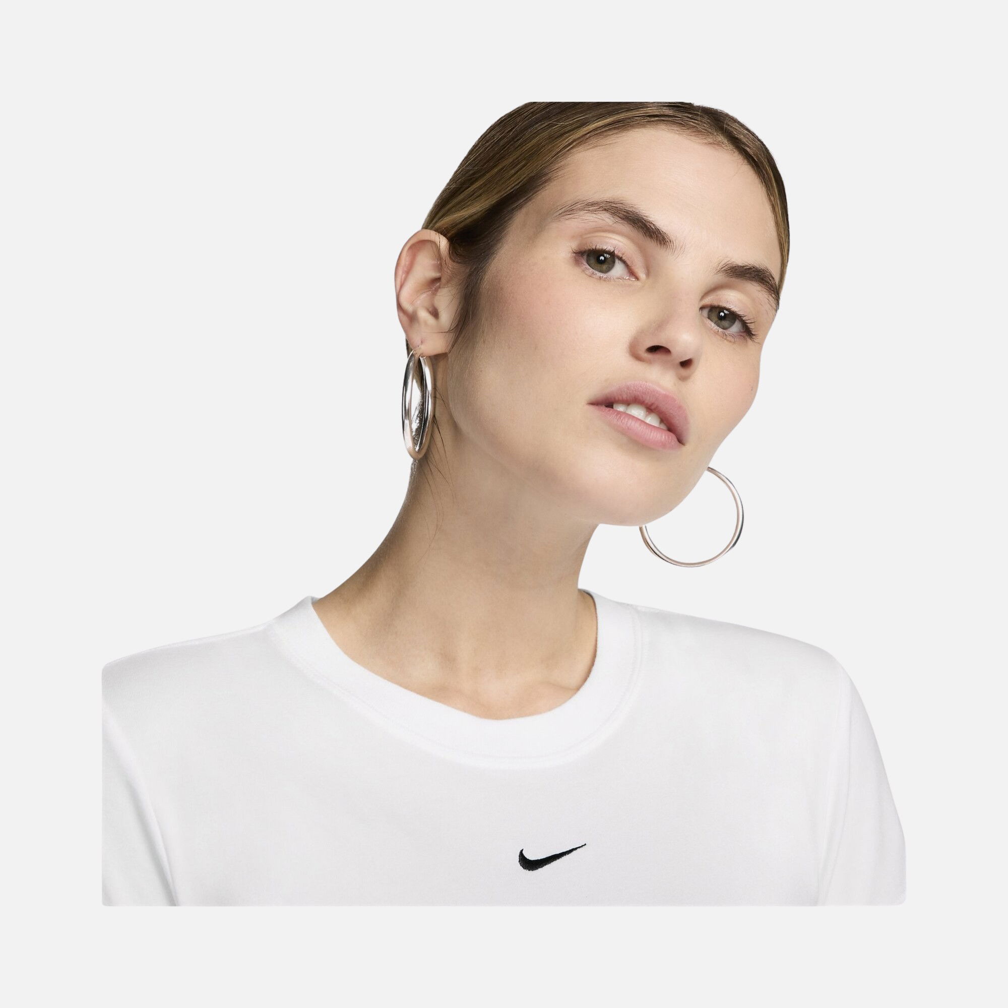 Nike Sportswear Essentials Chill Knit Short-Sleeve Kadın Tişört