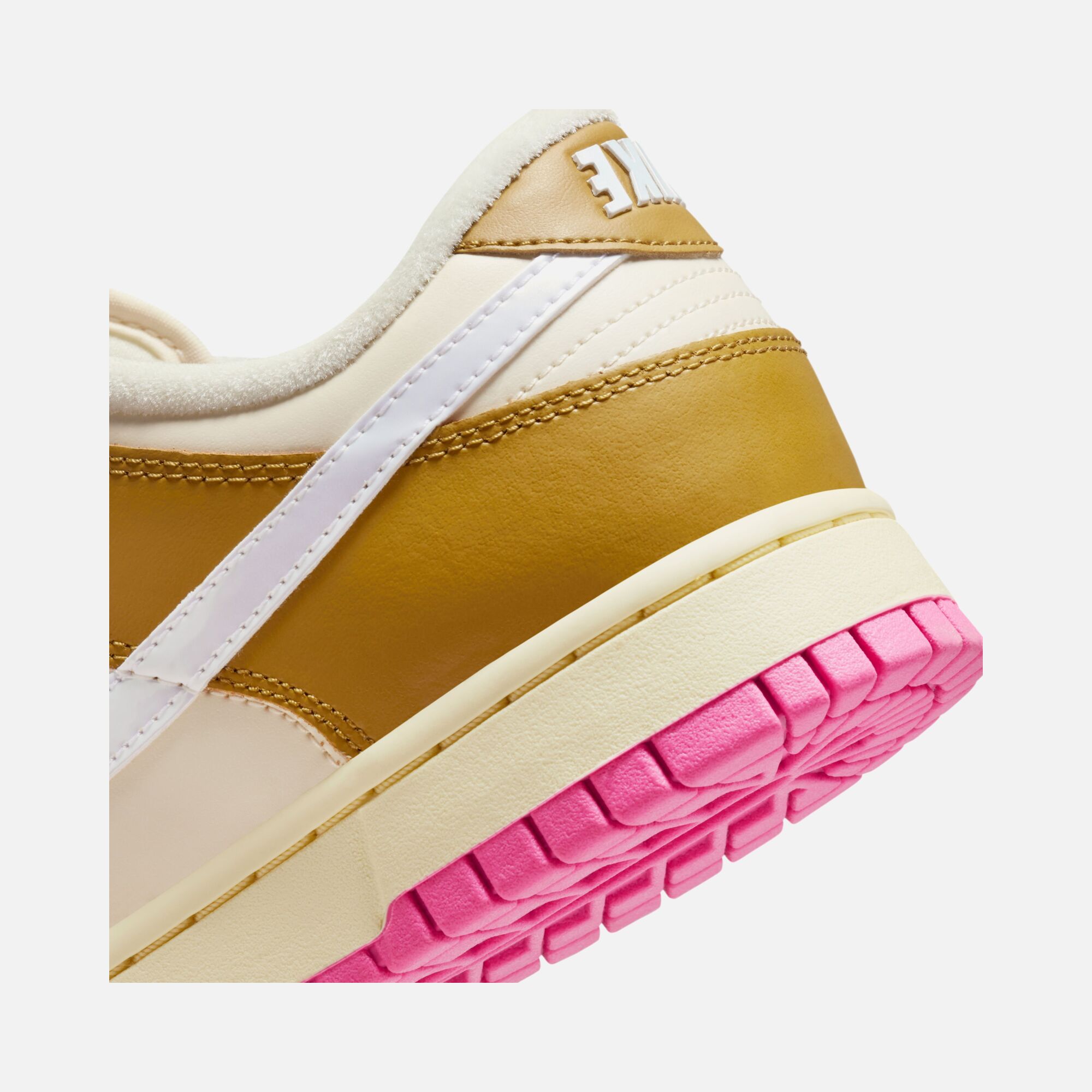 Nike Dunk Low SE ''Holographic Accents & Jewel-Like Hardware'' Kadın Spor Ayakkabı