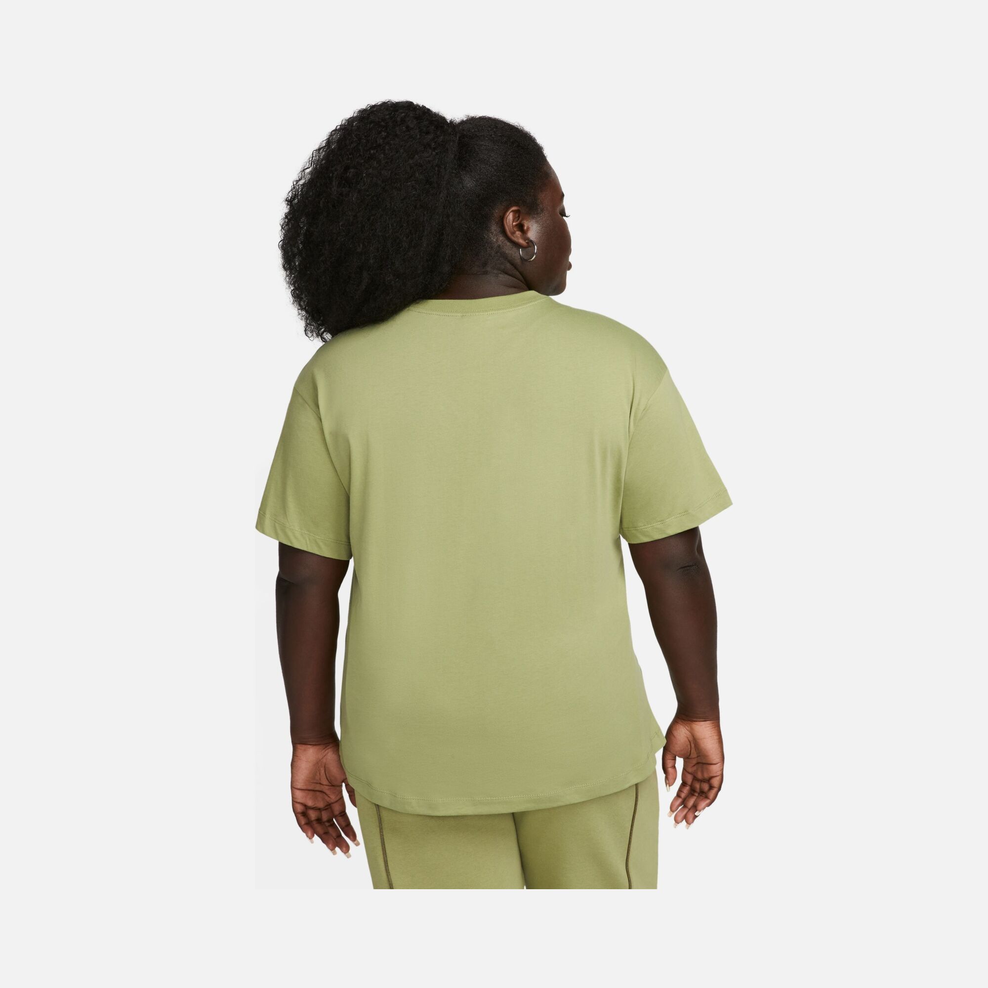 Nike Sportswear Essential Short-Sleeve (Plus Size) Kadın Tişört