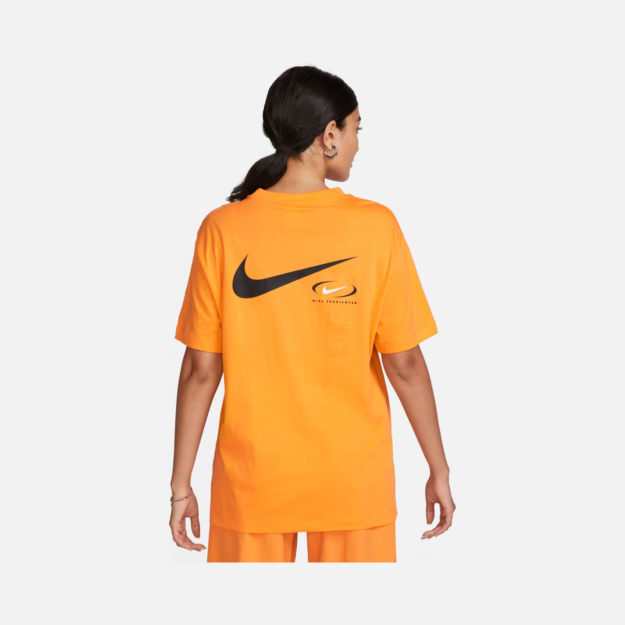 Nike Sportswear Graphic Loose Fit Short-Sleeve Kadın Tişört