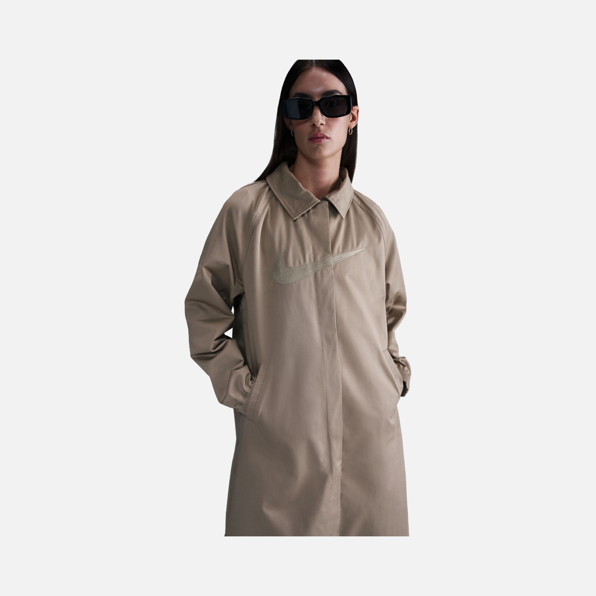 Nike Sportswear Collection Swoosh Logo Graphic Twill Trench Loose Cut Concealed Full Snap Closure Kadın Trençkot