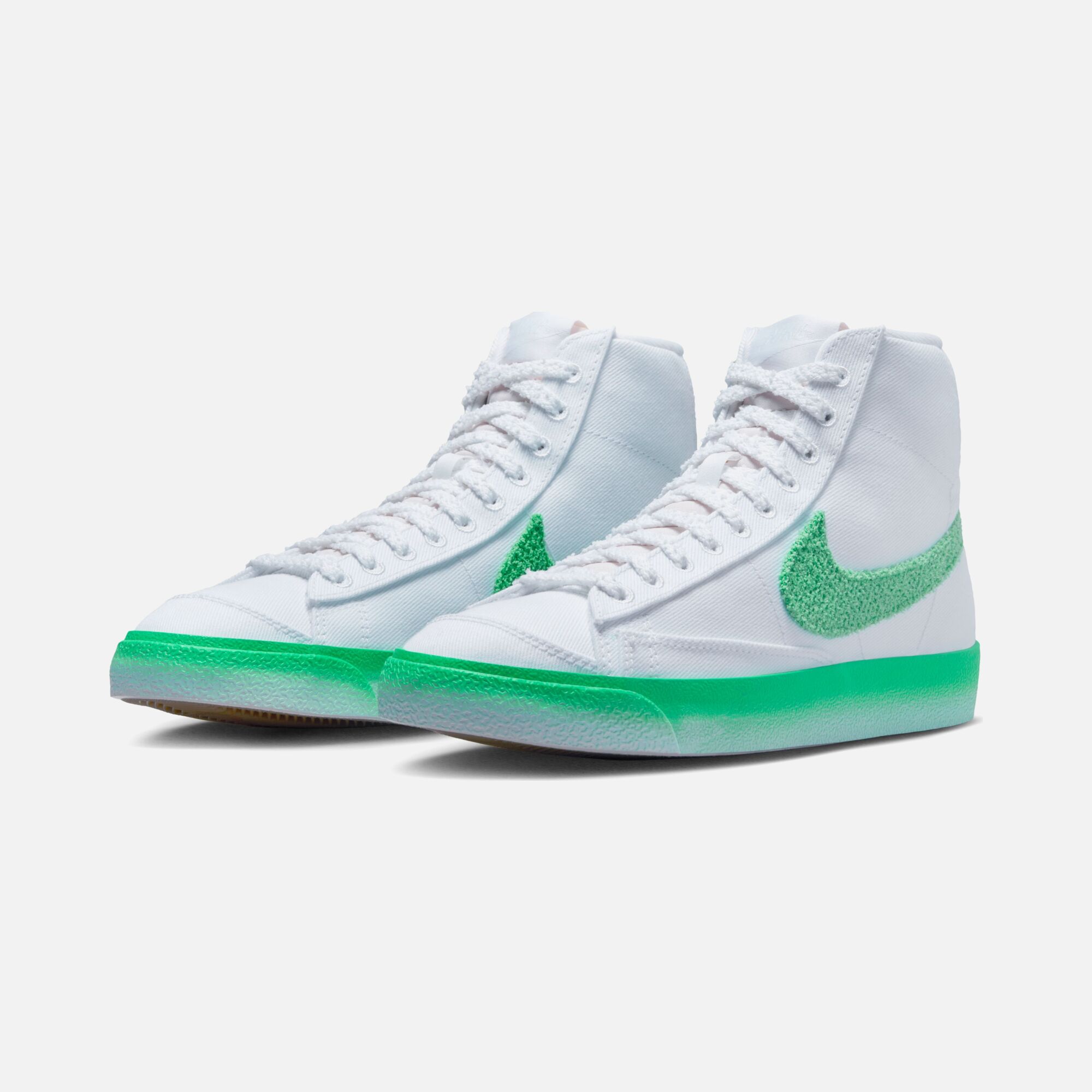 Nike Blazer Mid '77 ''Extra Soft Swoosh Logo'' Kadın Spor Ayakkabı