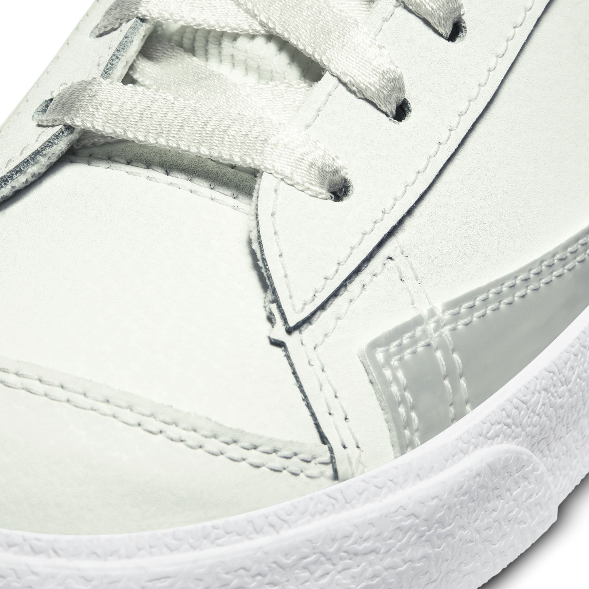 Nike Blazer Mid '77 Kadın Spor Ayakkabı