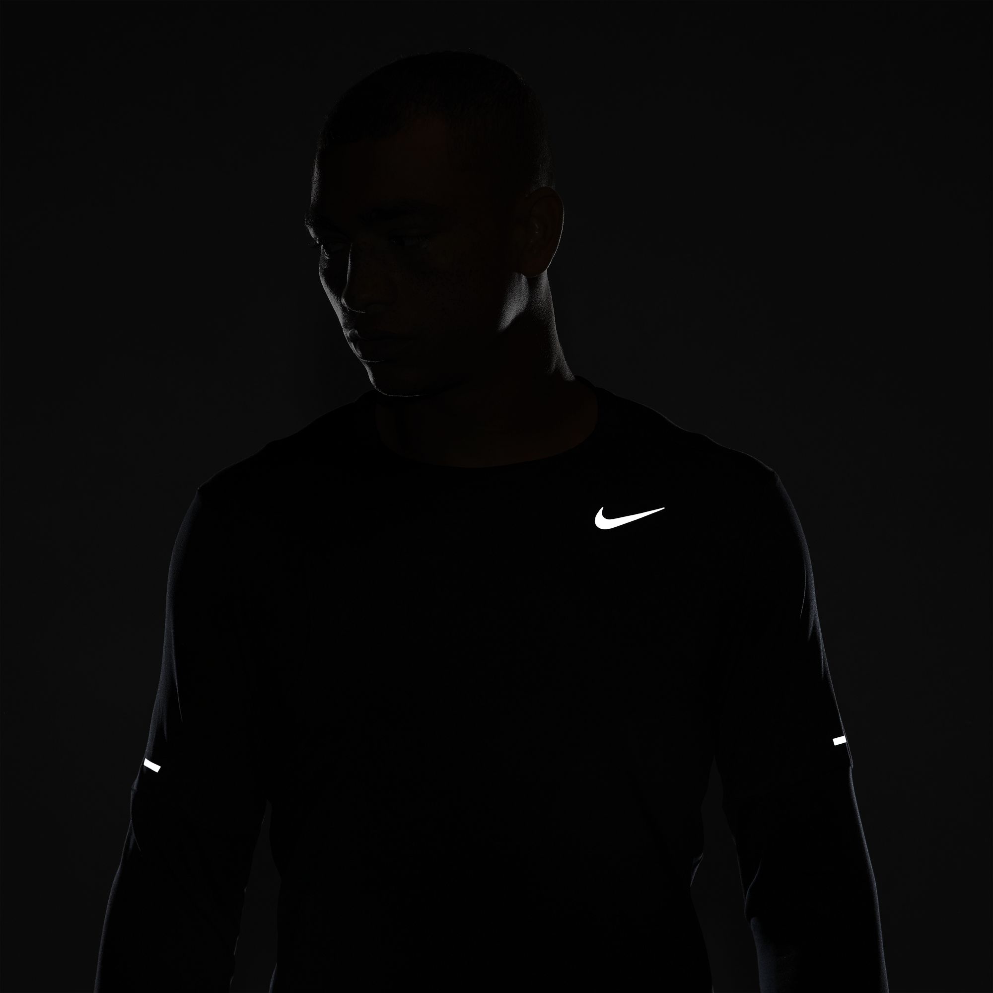 Nike Dri-Fit Element Running Long-Sleeve Erkek Tişört