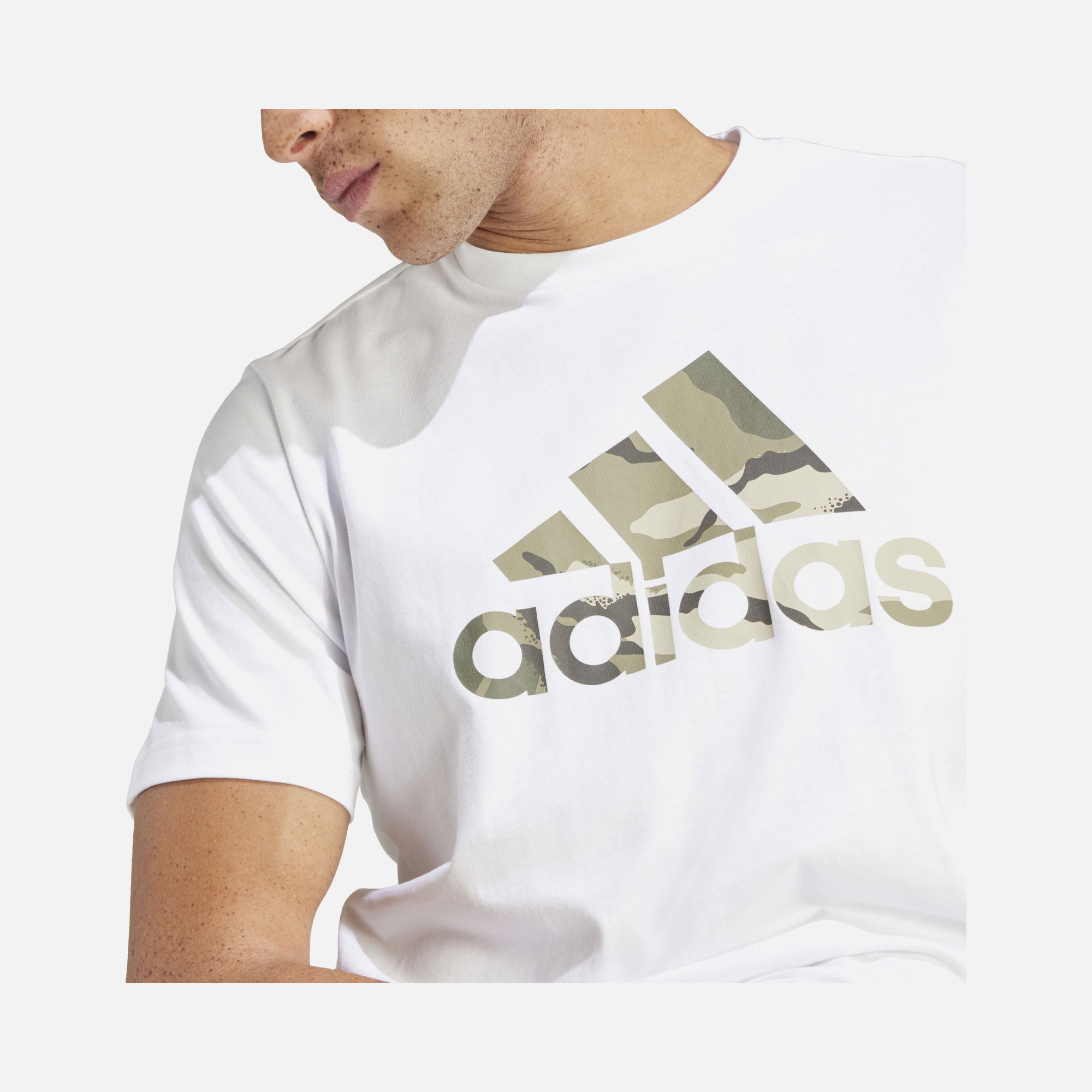 adidas Sportswear Camouflage Badge of Sport Graphic Short-Sleeve Erkek Tişört