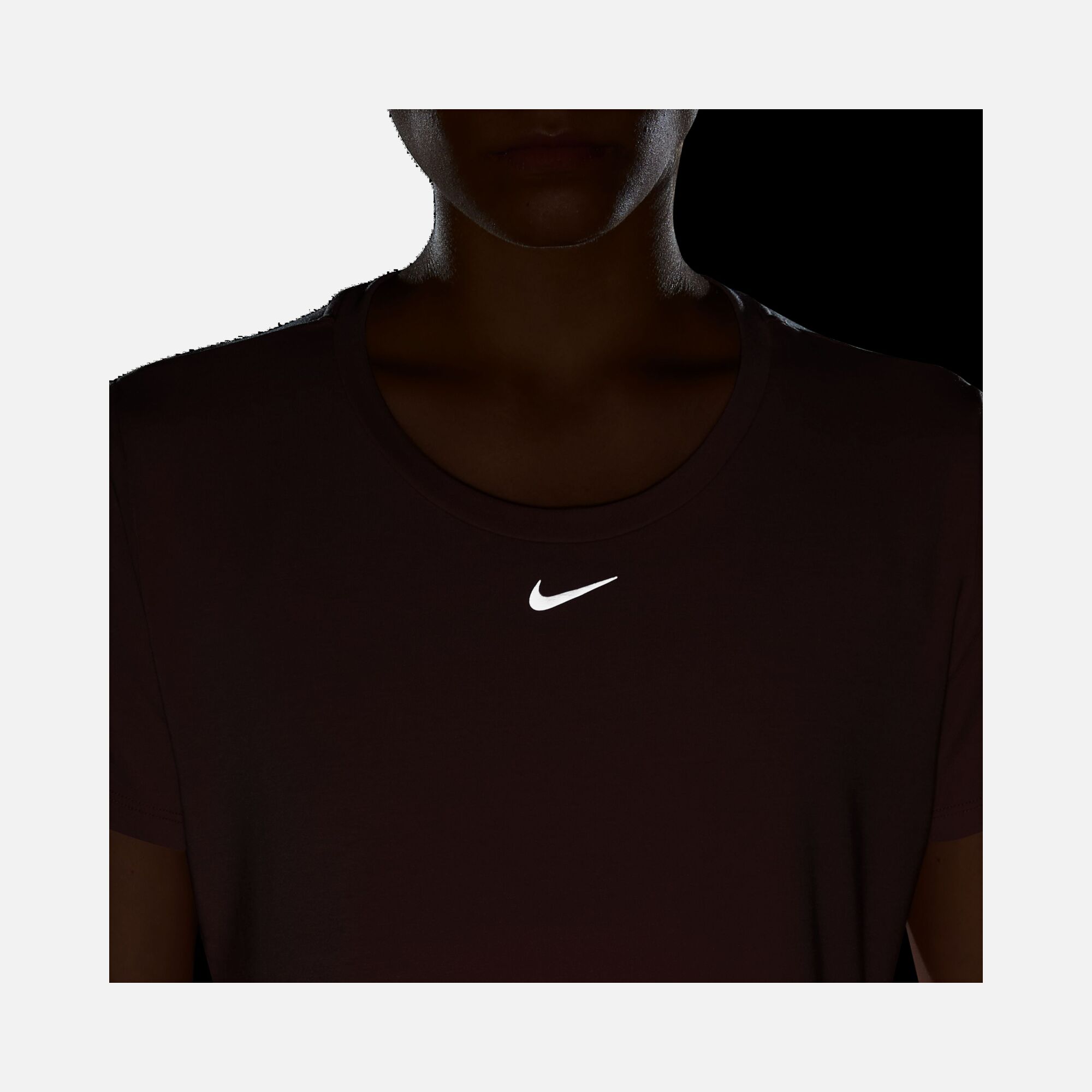 Nike Dri-Fit One Luxe Standard Fit Short-Sleeve Kadın Tişört