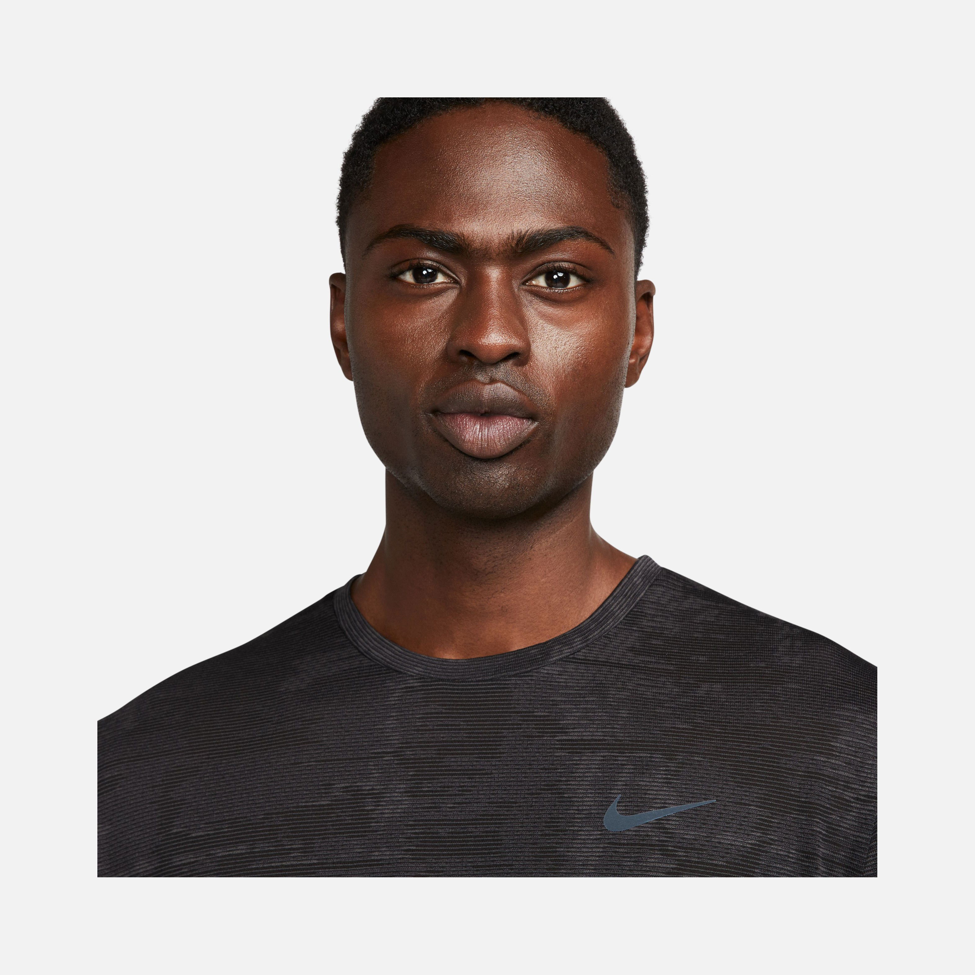 Nike Dri-Fit ADV Run Division Techknit Running Short-Sleeve Erkek Tişört