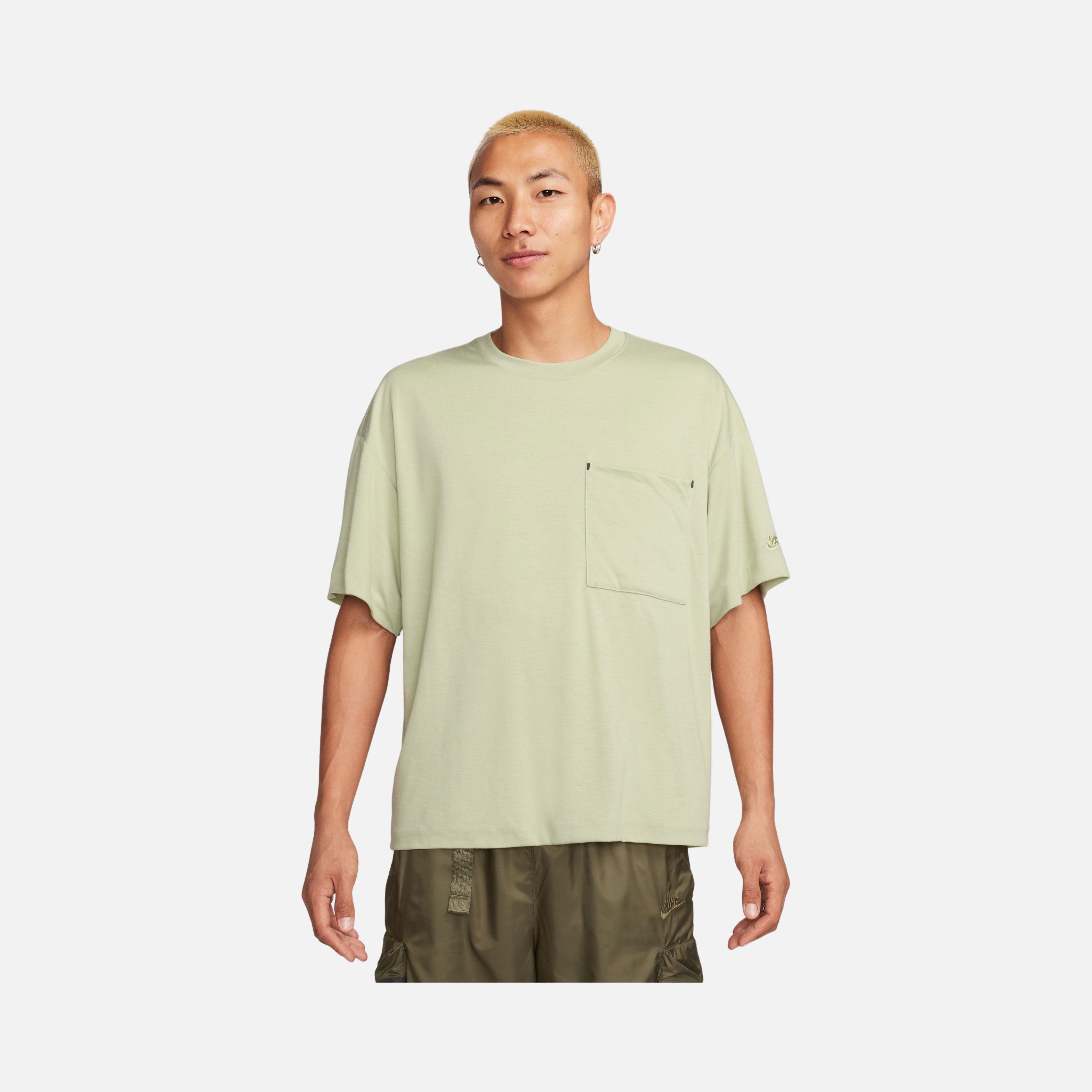 Nike Dri-Fit Sportswear Tech Pack Short-Sleeve Erkek Tşört