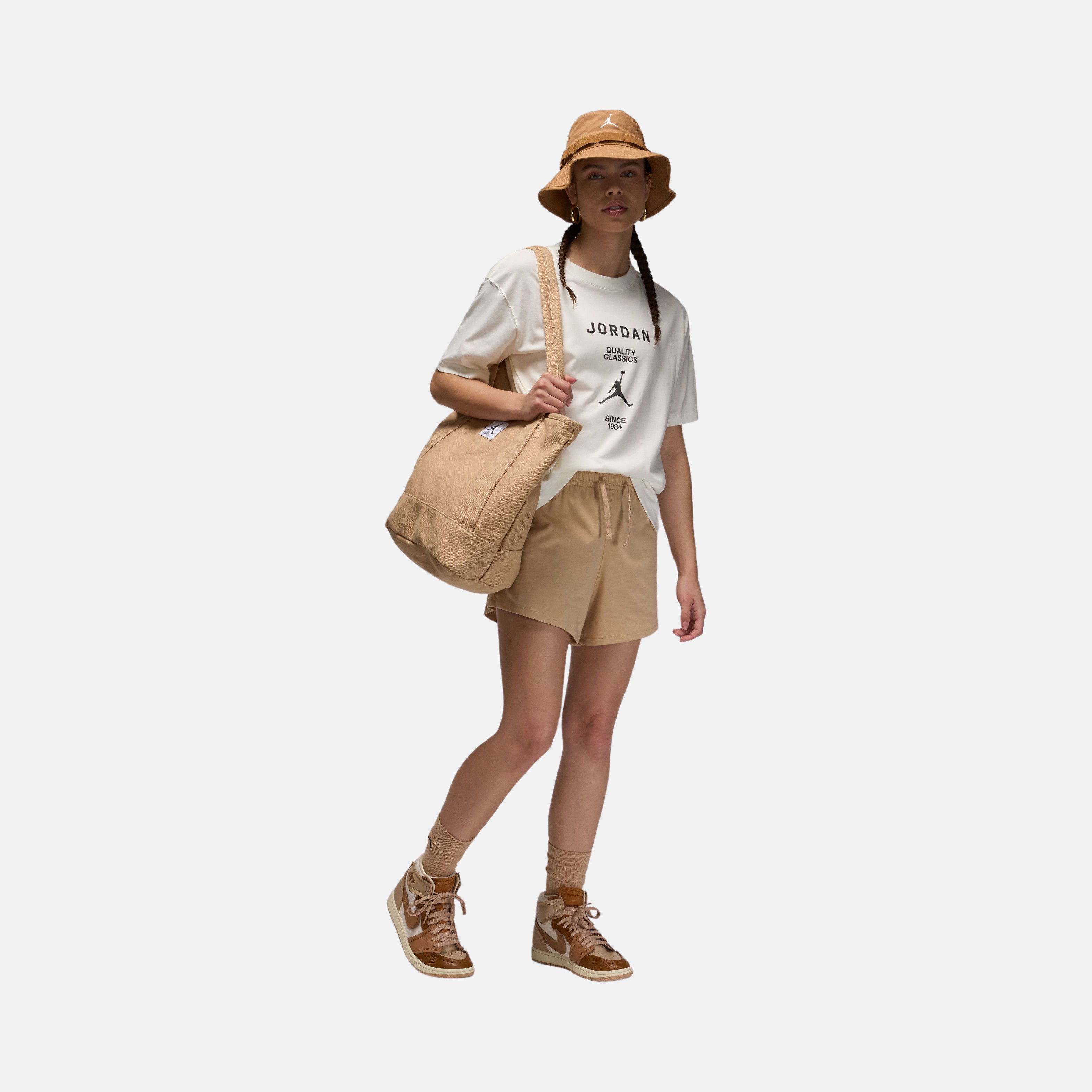 Nike Jordan Girlfriend Graphic Short-Sleeve Kadın Tişört