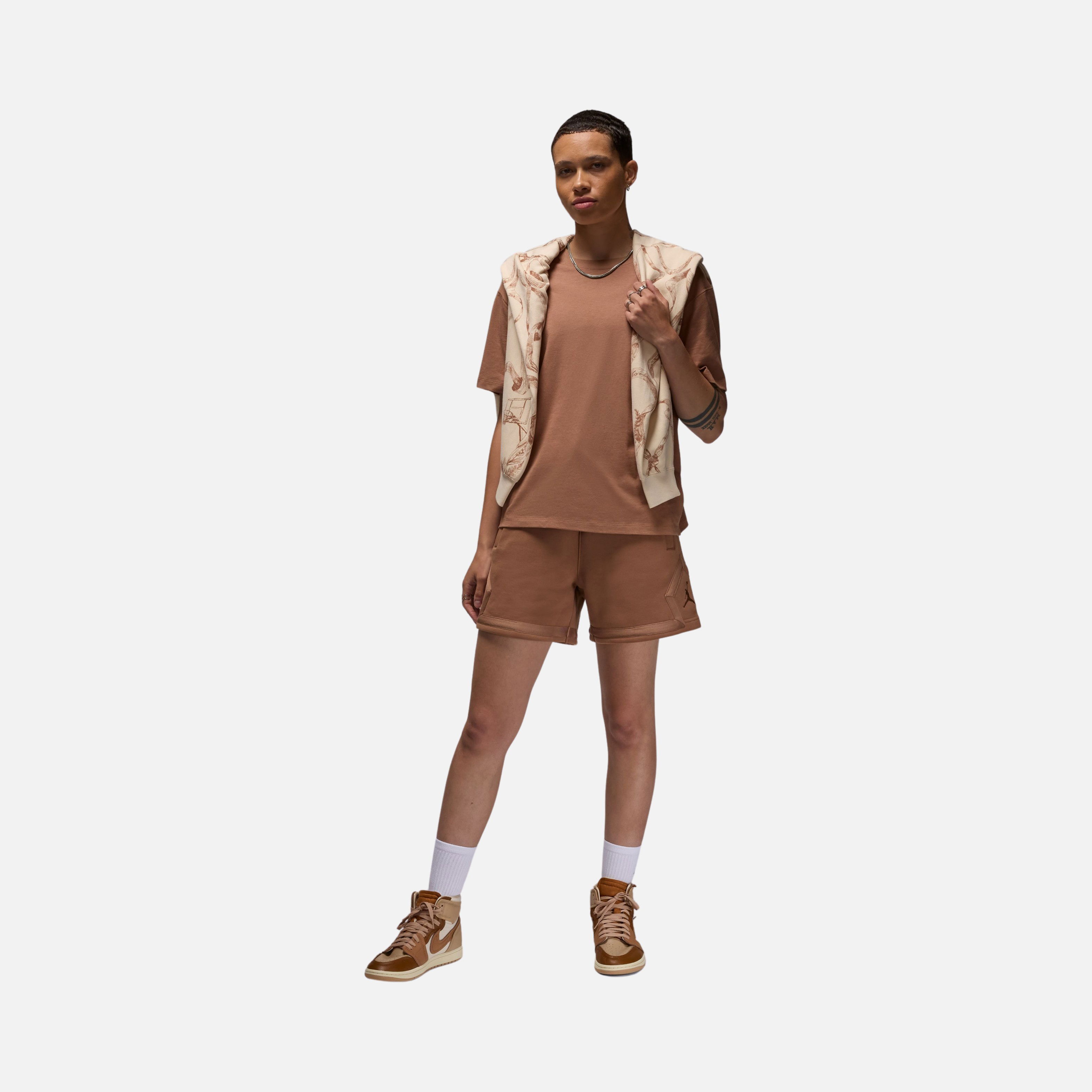 Nike Jordan Essentials Graphic Core 23 Relaxed Fit Short-Sleeve Kadın Tişört