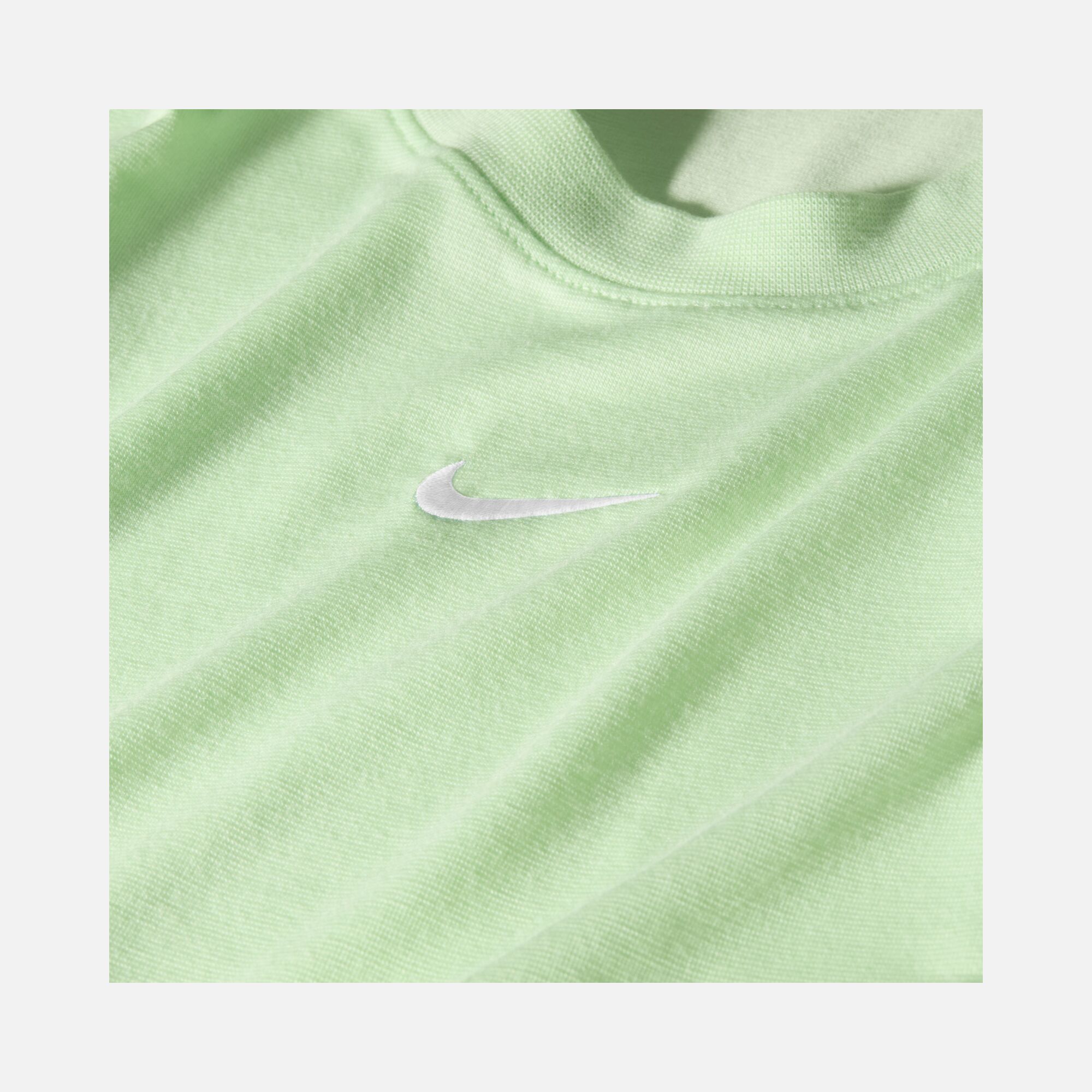 Nike Sportswear Essential Slim-Fit Cropped Short-Sleeve Kadın Tişört