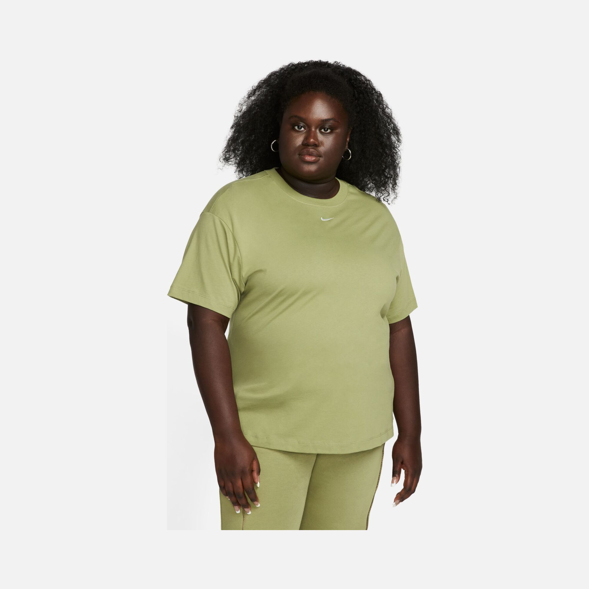 Nike Sportswear Essential Short-Sleeve (Plus Size) Kadın Tişört