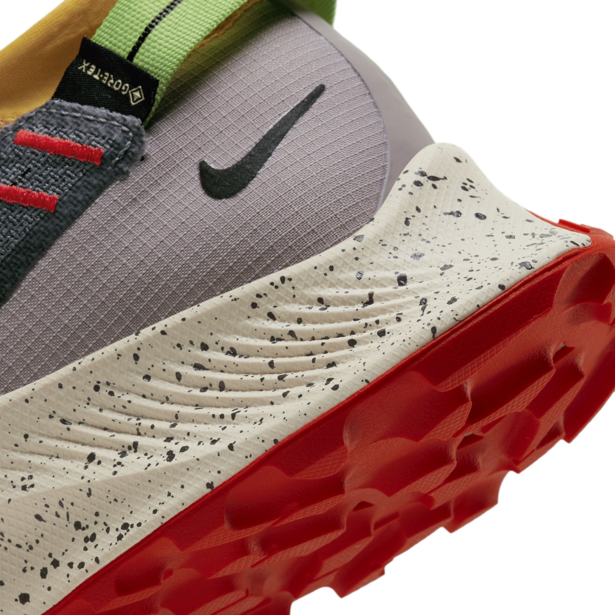 Nike Pegasus Trail 2 Gore-Tex Kadın Spor Ayakkabı