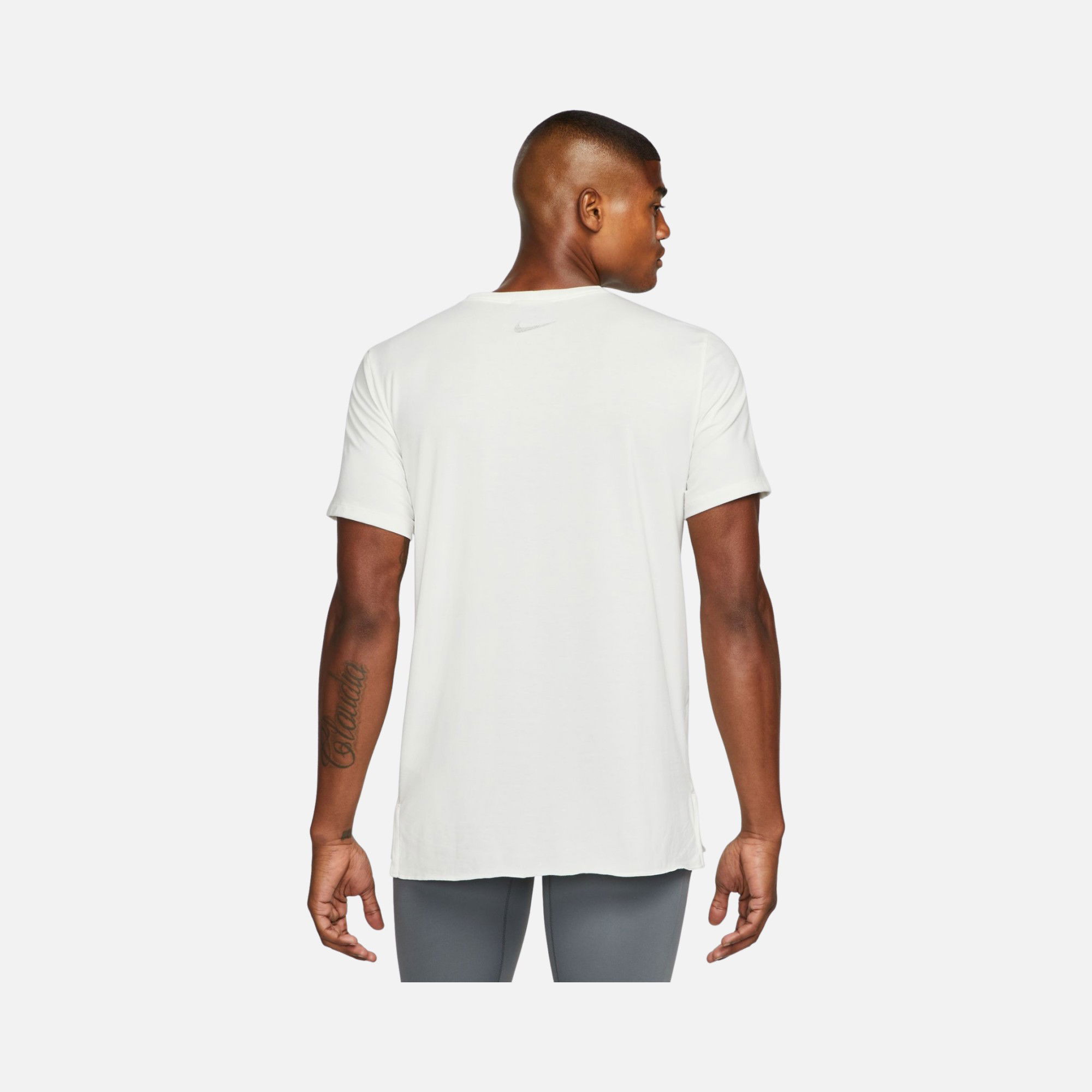 Nike Yoga Dri-Fit Short-Sleeve Erkek Tişört