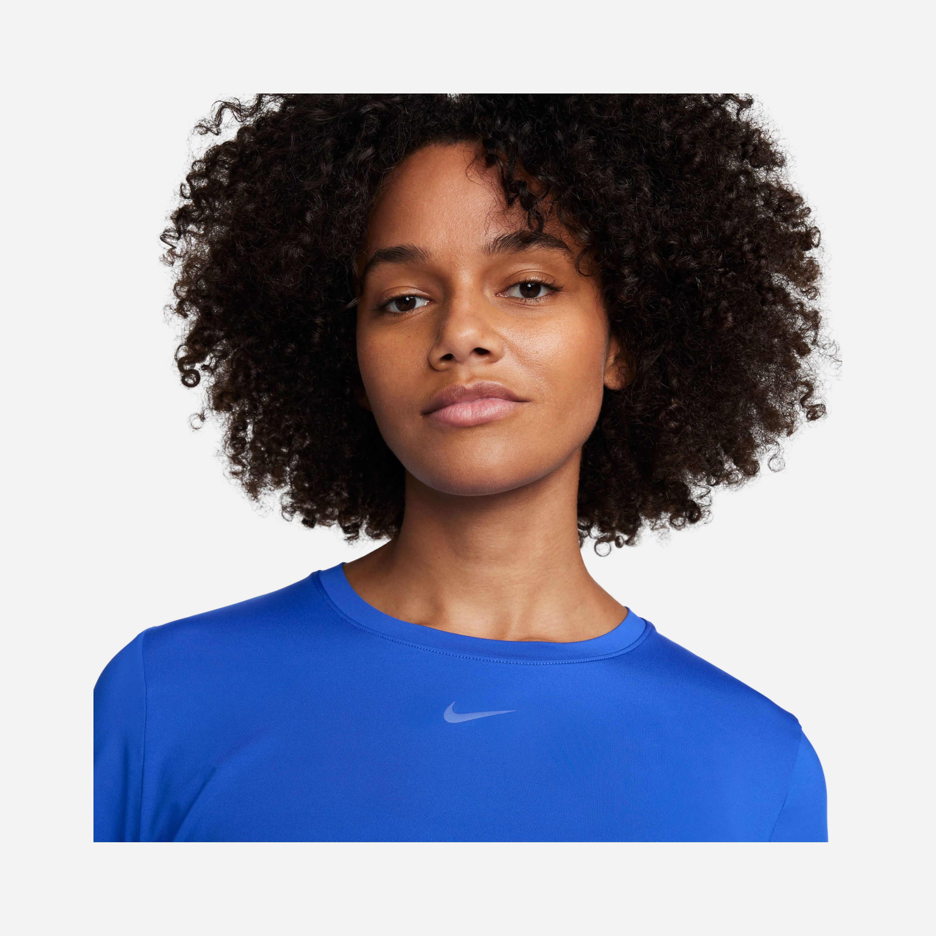 Nike One Classic Dri-Fit Short-Sleeve Training Kadın Tişört