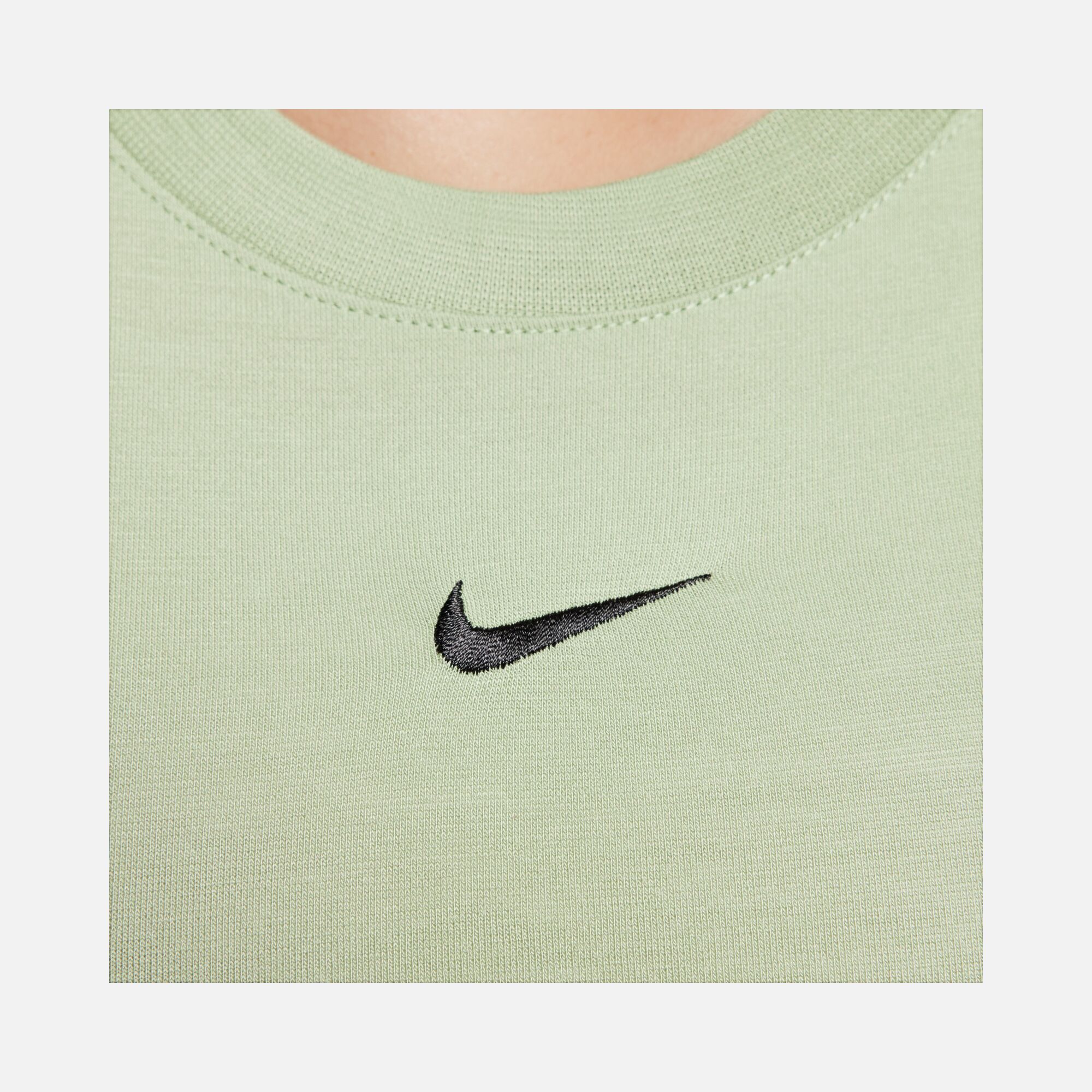 Nike Sportswear Essential Slim-Fit Cropped Short-Sleeve Kadın Tişört