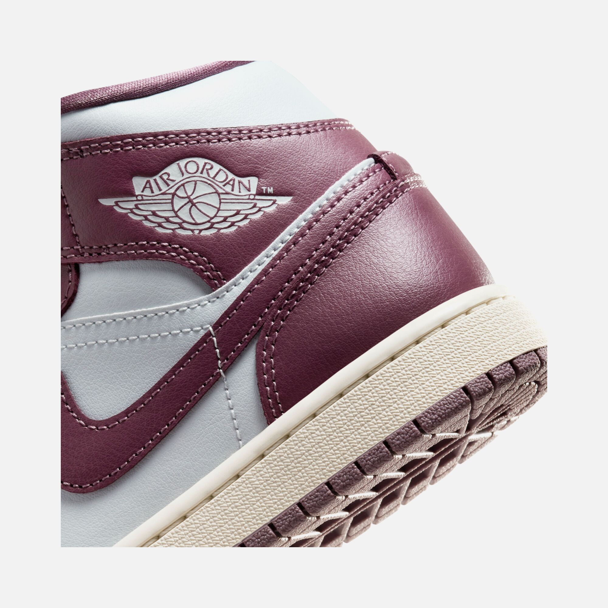 Nike Air Jordan 1 Mid Kadın Spor Ayakkabı