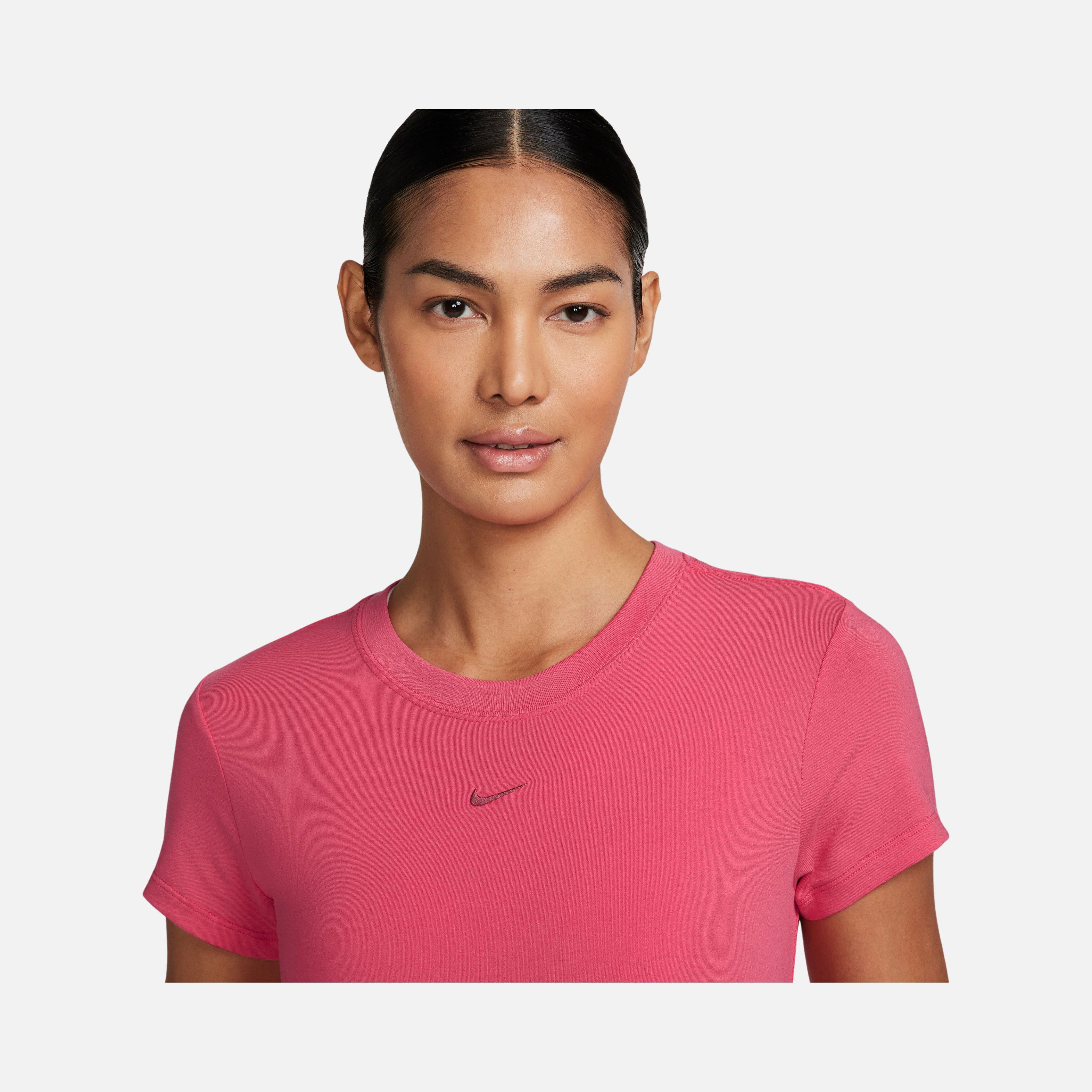 Nike Sportswear Essentials Chill Knit Short-Sleeve Kadın Tişört