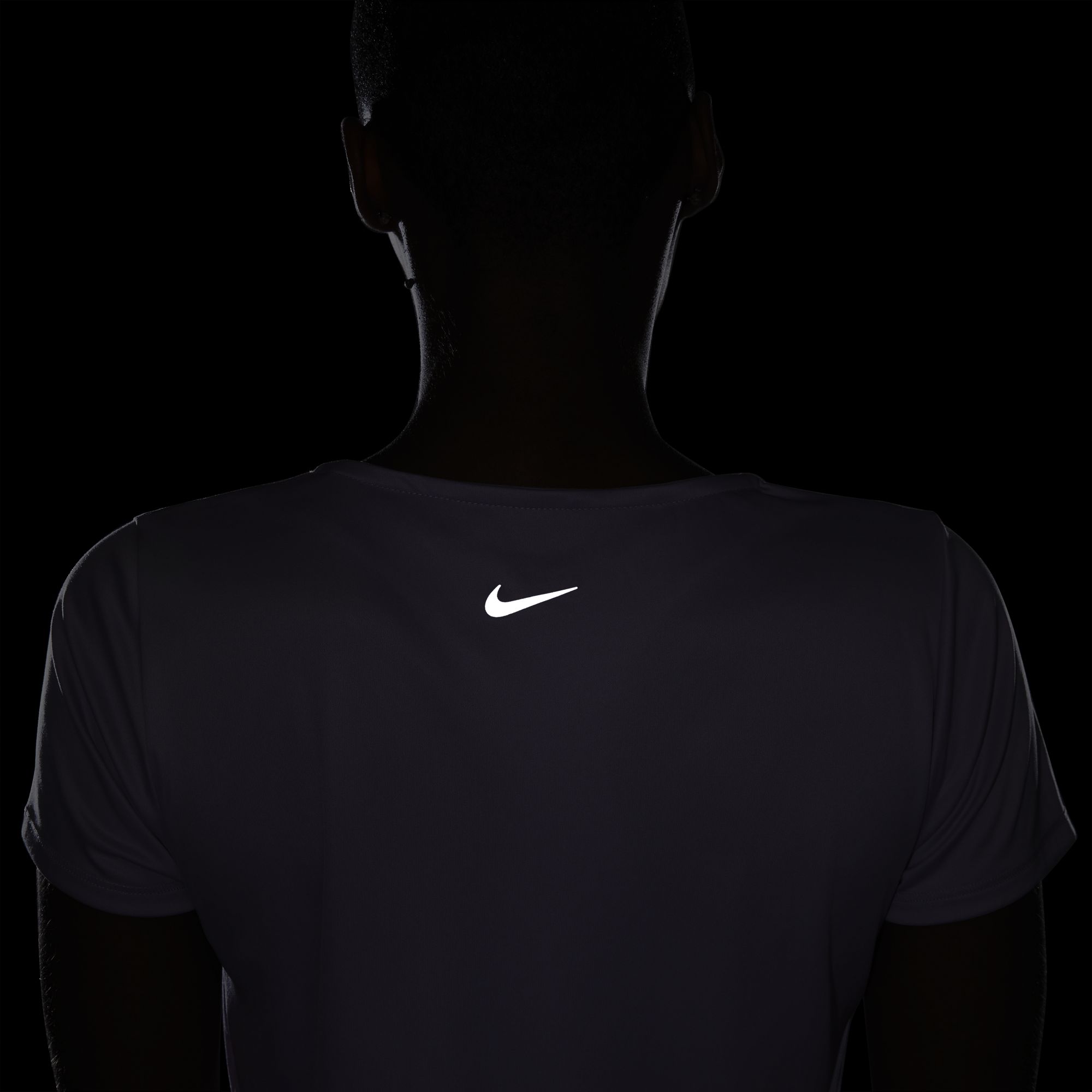 Nike Swoosh Run Short-Sleeve Running Top Kadın Tişört