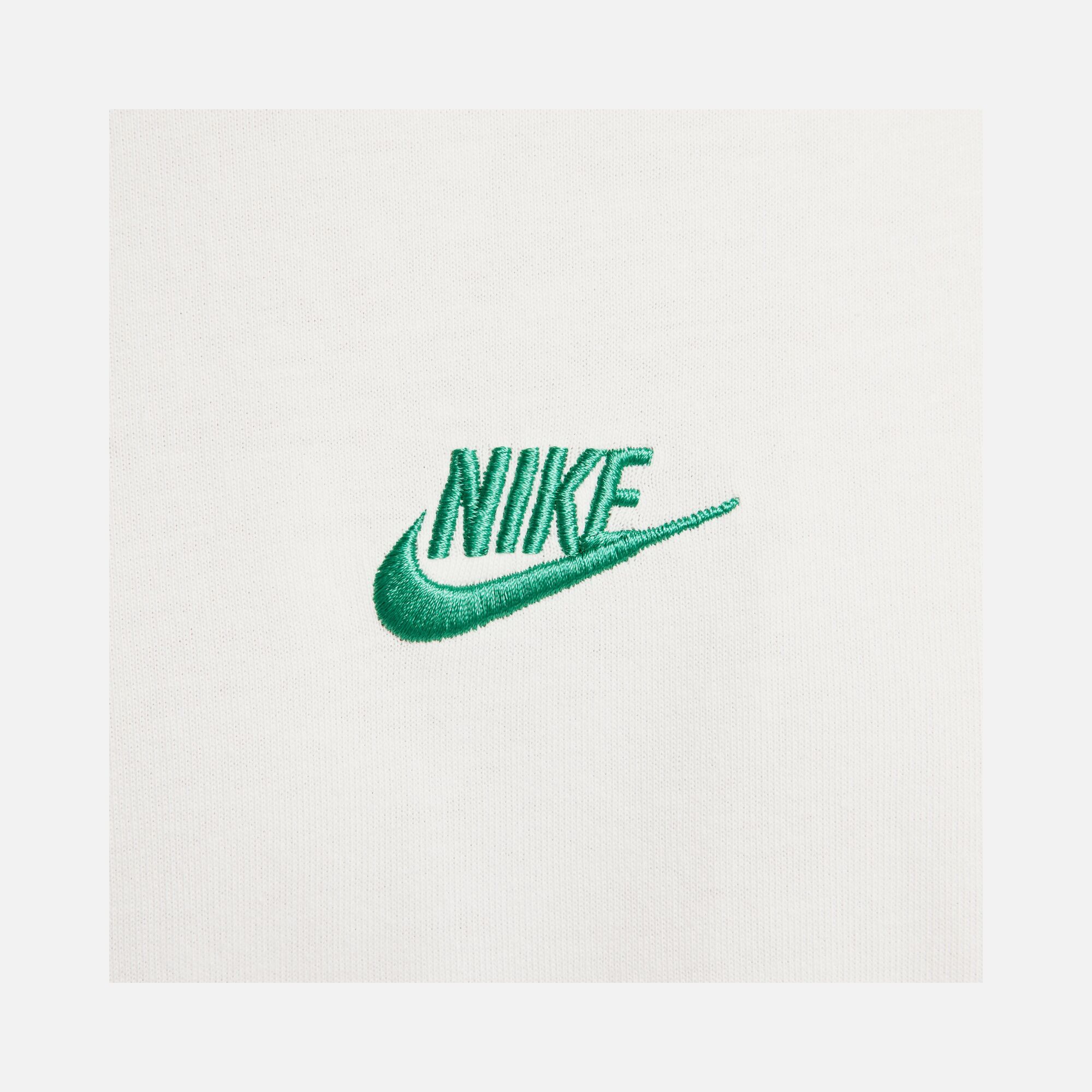 Nike Sportswear Club Wide Cut Short-Sleeve Erkek Tişört