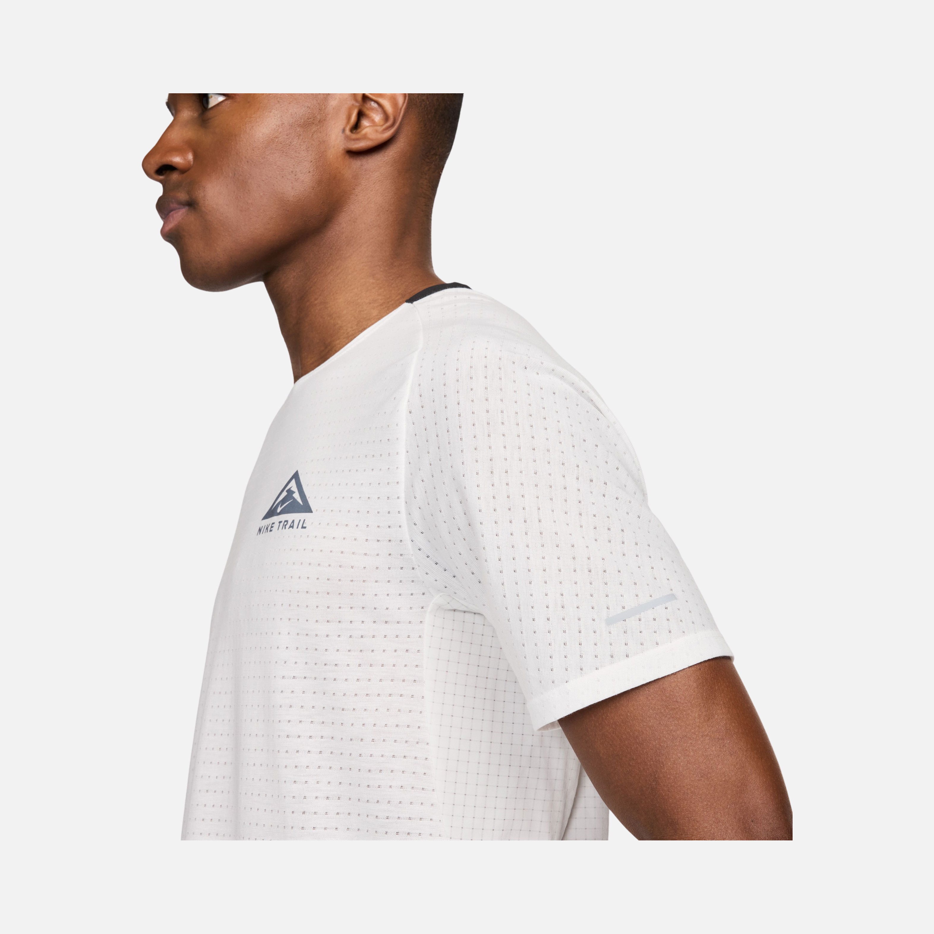 Nike Dri-Fit Trail Solar Chase Running Short-Sleeve Erkek Tişört