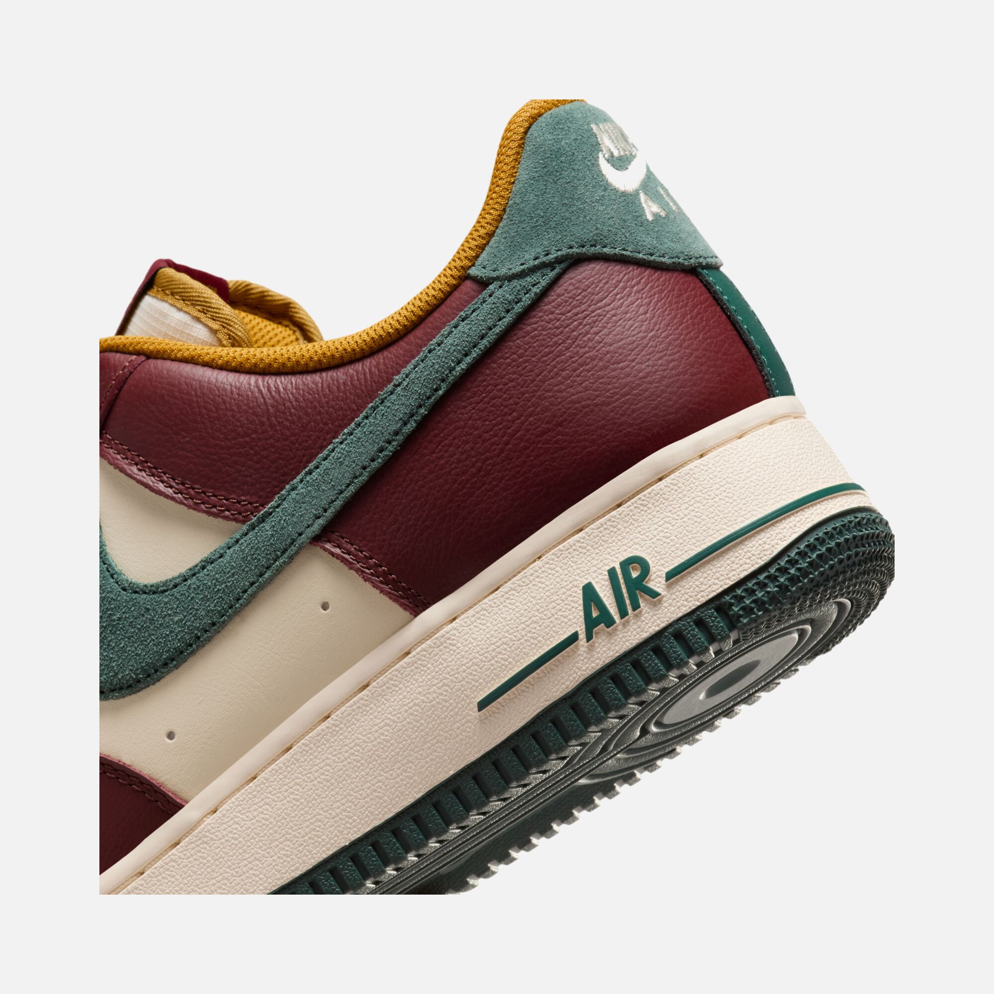 Nike Air Force 1 '07 LV8 HO24 Erkek Spor Ayakkabı