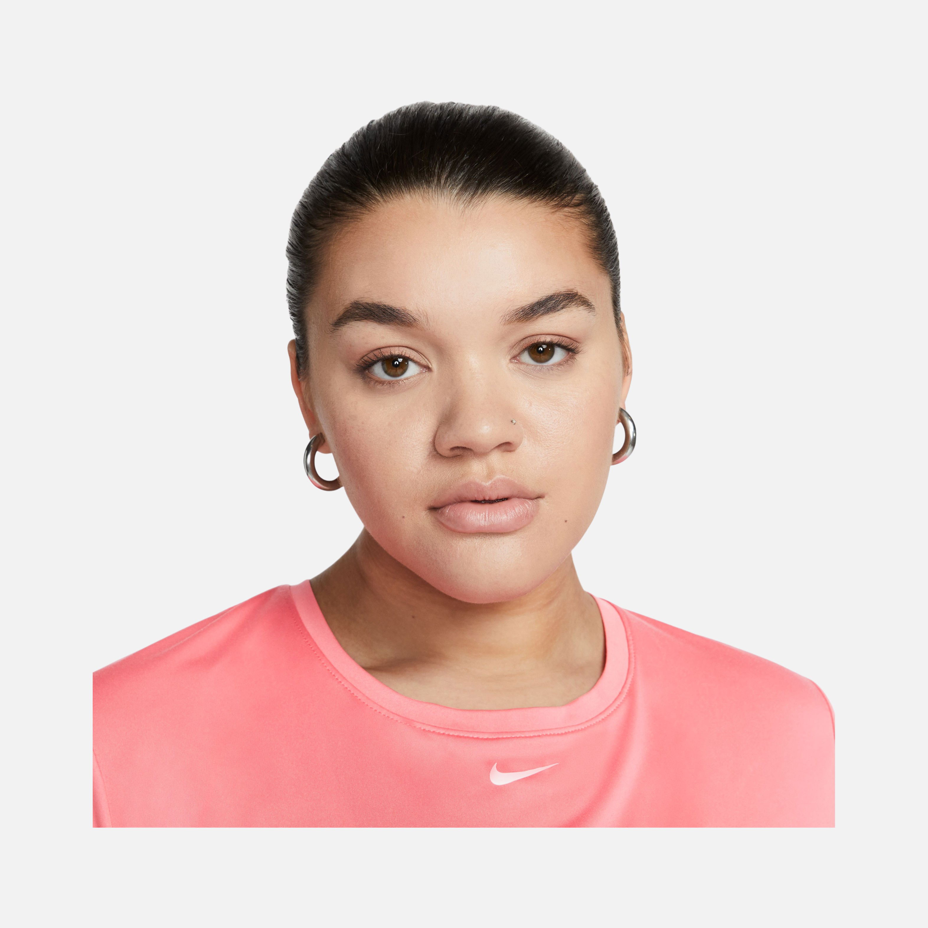 Nike Dri-Fit One Standard Fit Training Short-Sleeve (Plus-Size) Kadın Tişört