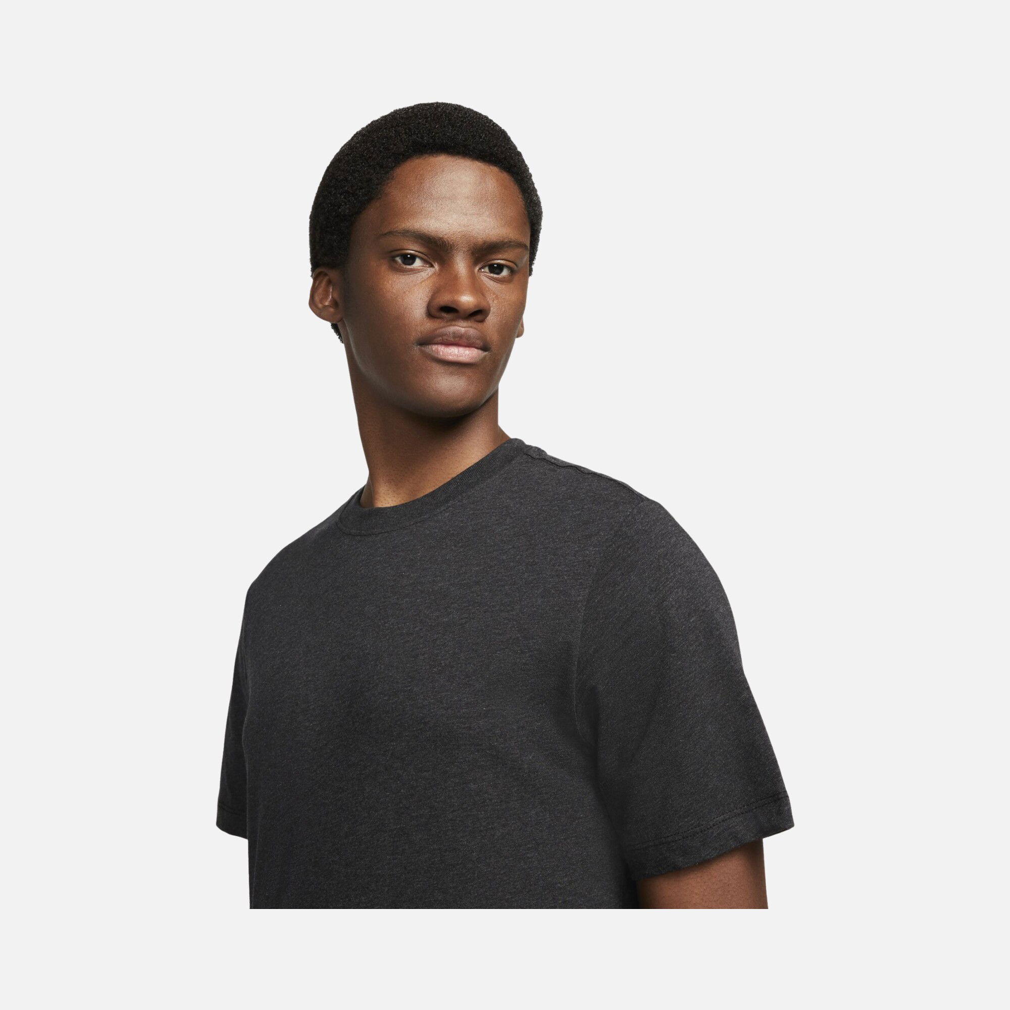 Nike Sportswear Sustainability Short-Sleeve Erkek Tişört