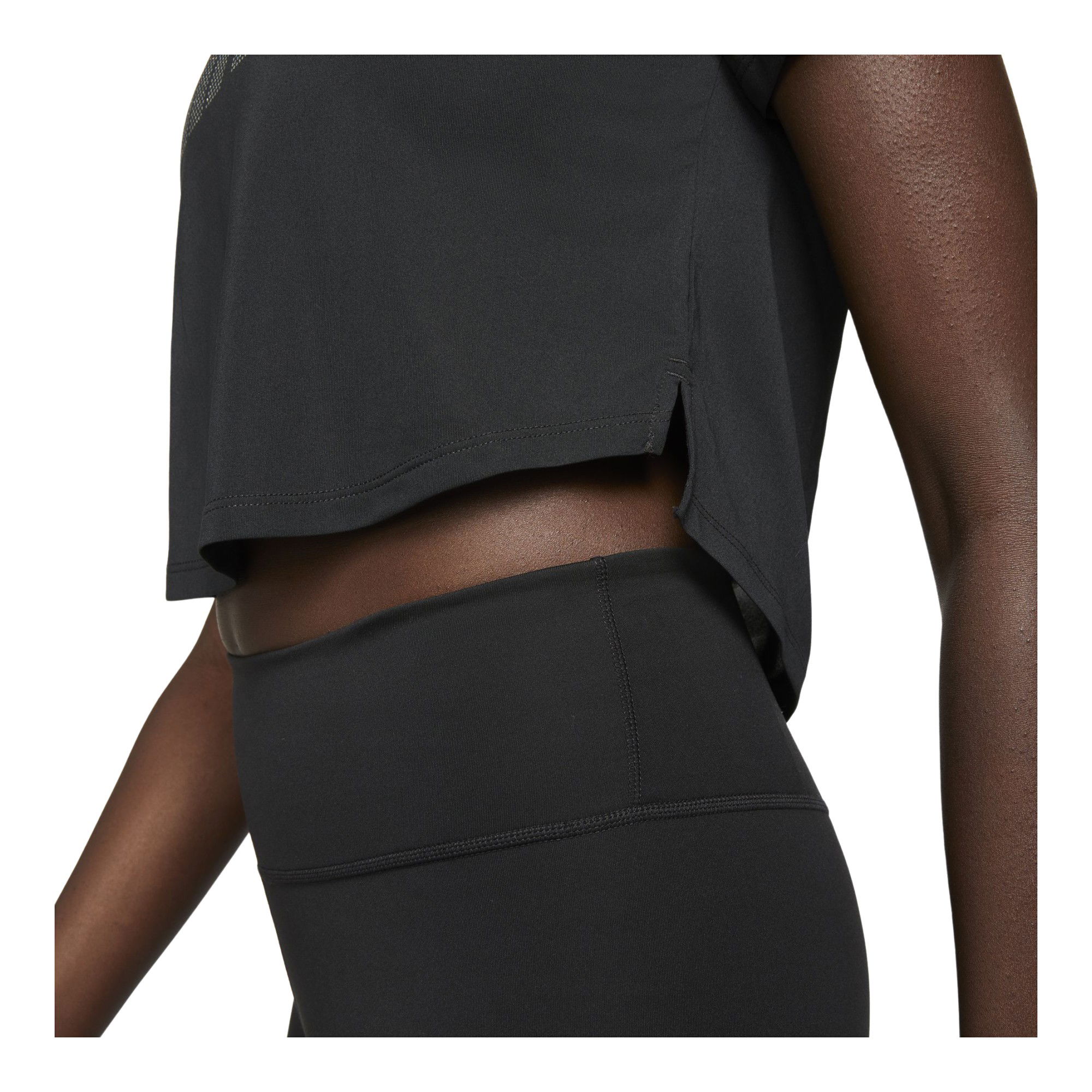 Nike Dri-Fit One Standard Fit Graphic Short-Sleeve Kadın Tişört