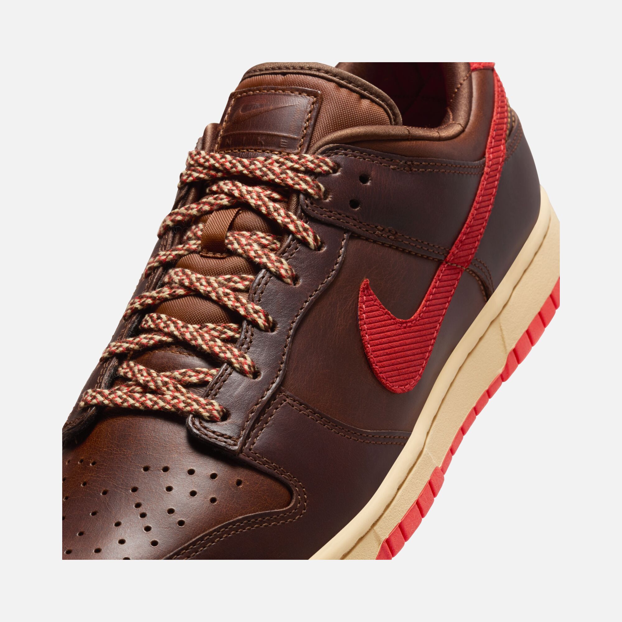 Nike Dunk Low Retro ''Velvet Swoosh Details'' Erkek Spor Ayakkabı