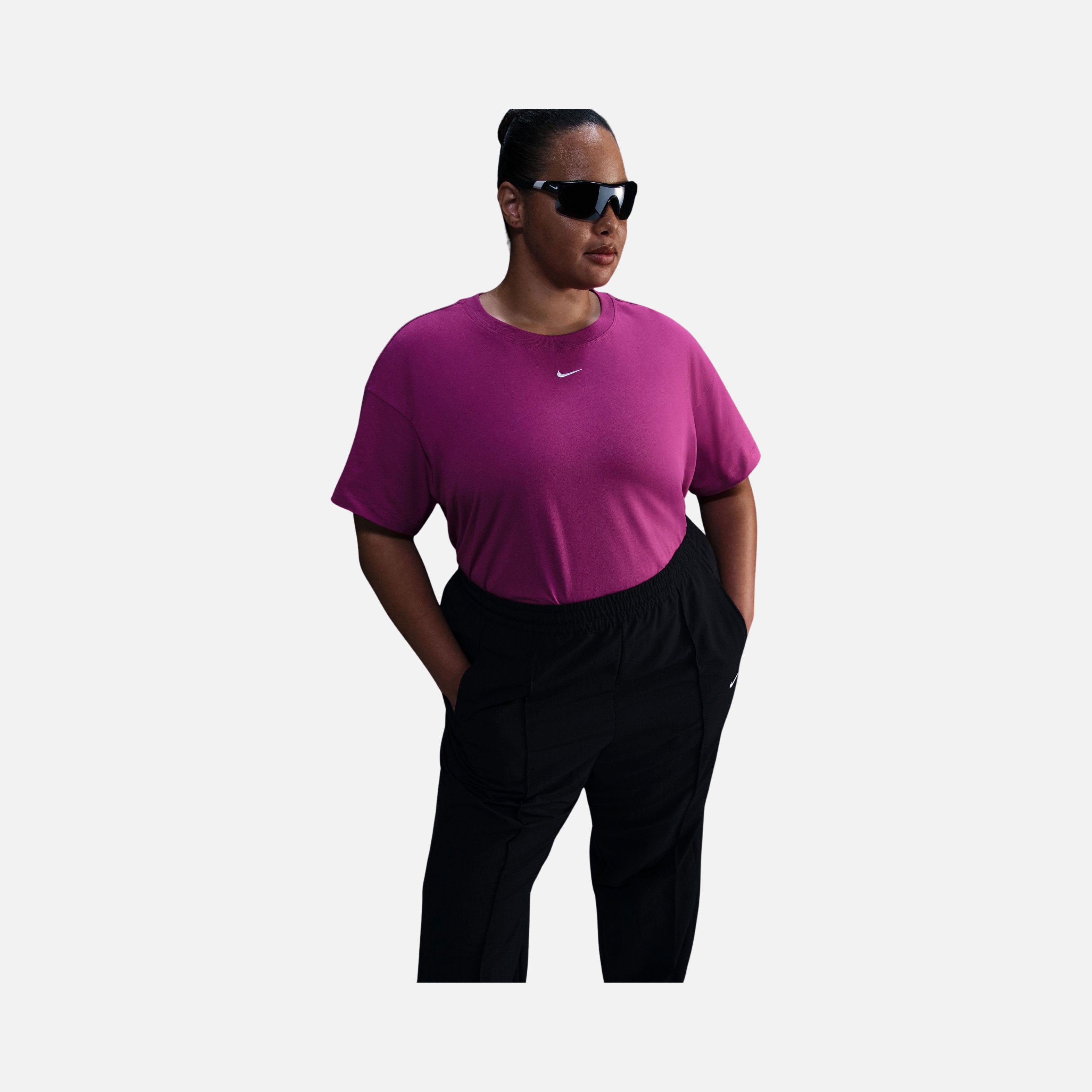 Nike Sportswear Essential Relaxed Fit Short-Sleeve (Plus Size) Kadın Tişört